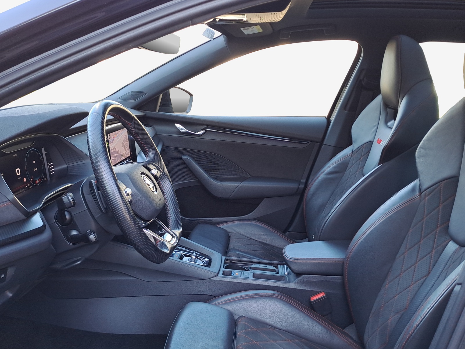 SKODA Octavia Combi 1.4 TSI PHEV DSG RS-image-8
