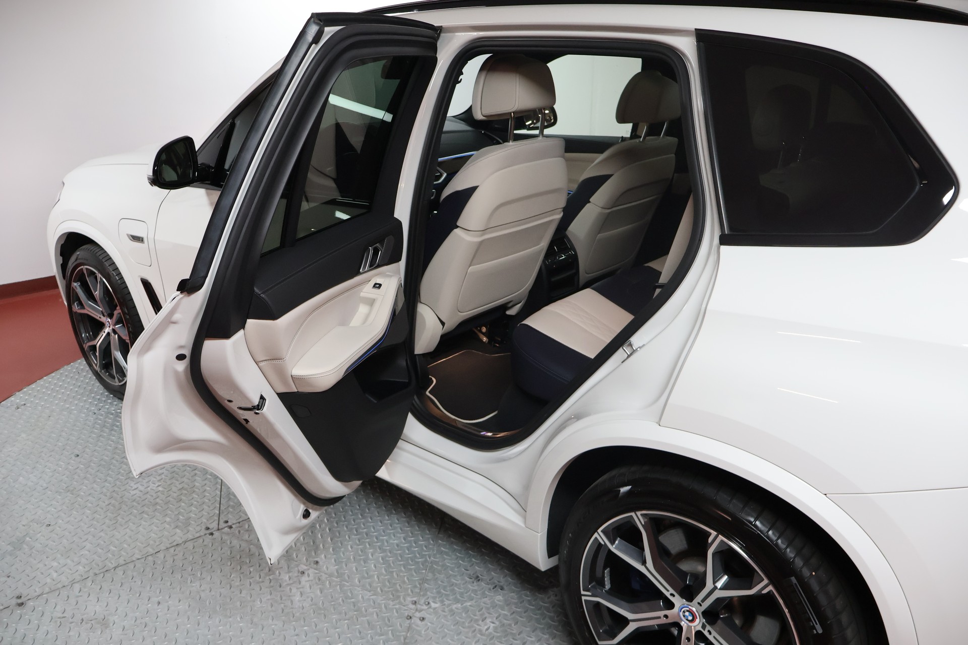 BMW X5 xDrive45e M Sport Steptronic-image-15