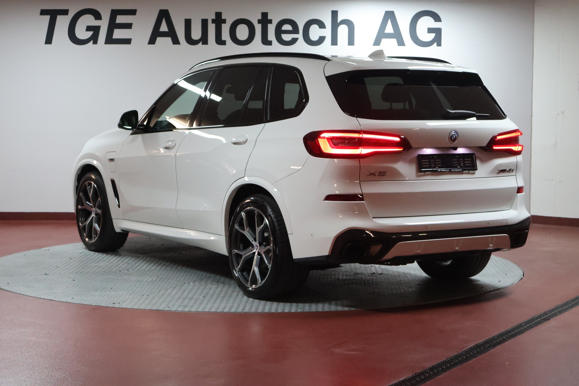BMW X5 xDrive45e M Sport Steptronic-image-19