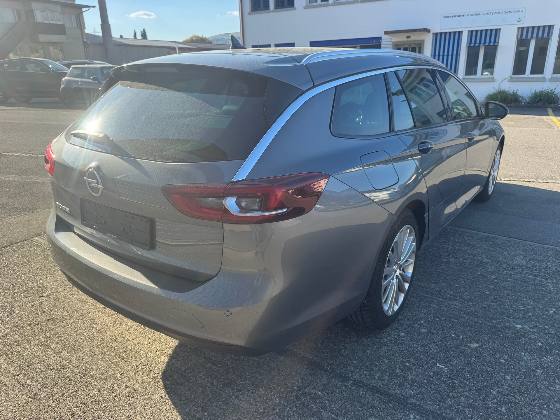 OPEL Insignia 1.6 CDTI Sports Tourer Excellence Automatic-image-2
