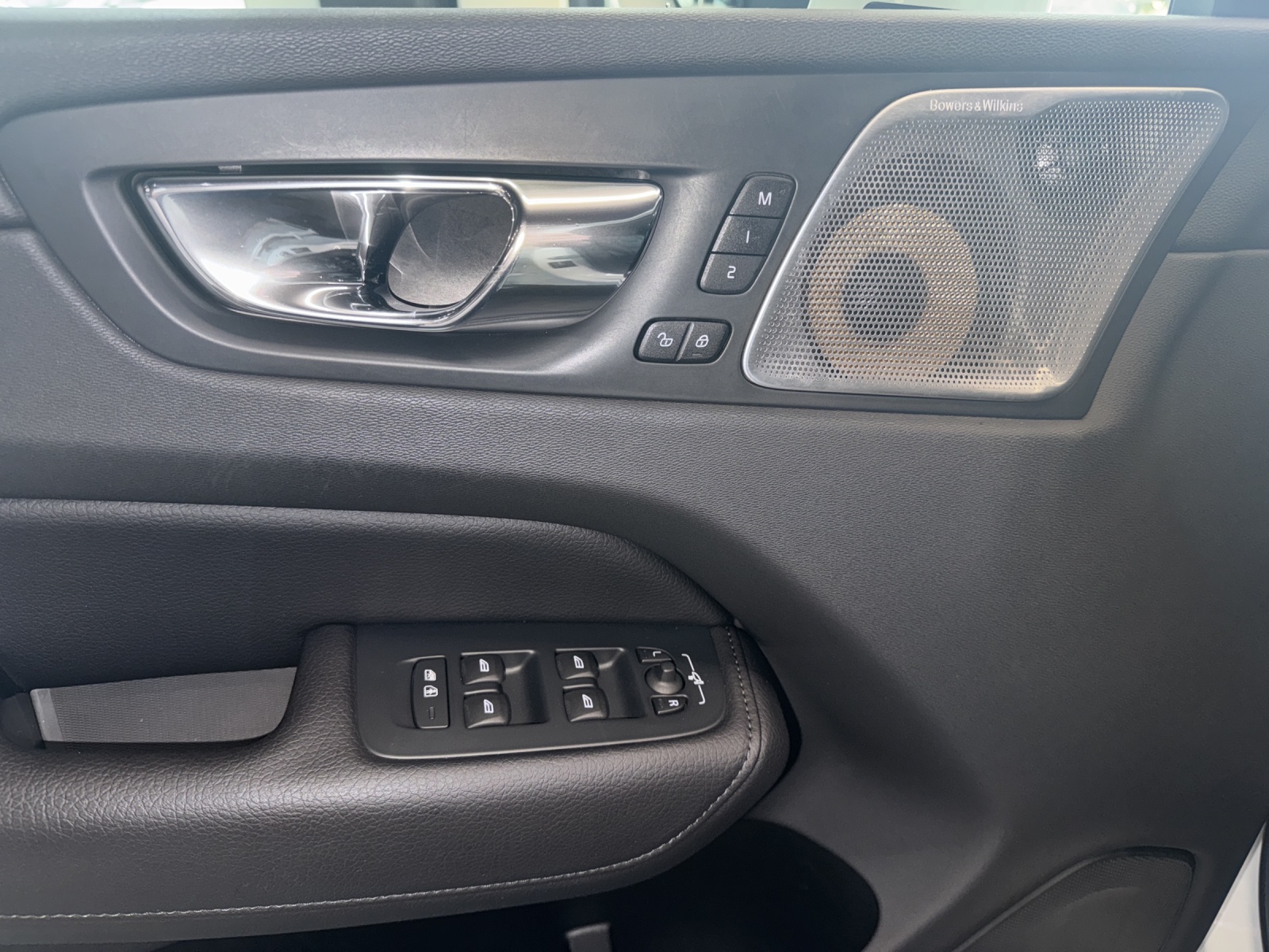 VOLVO XC60 T6 AWD Inscription Geartronic-image-15