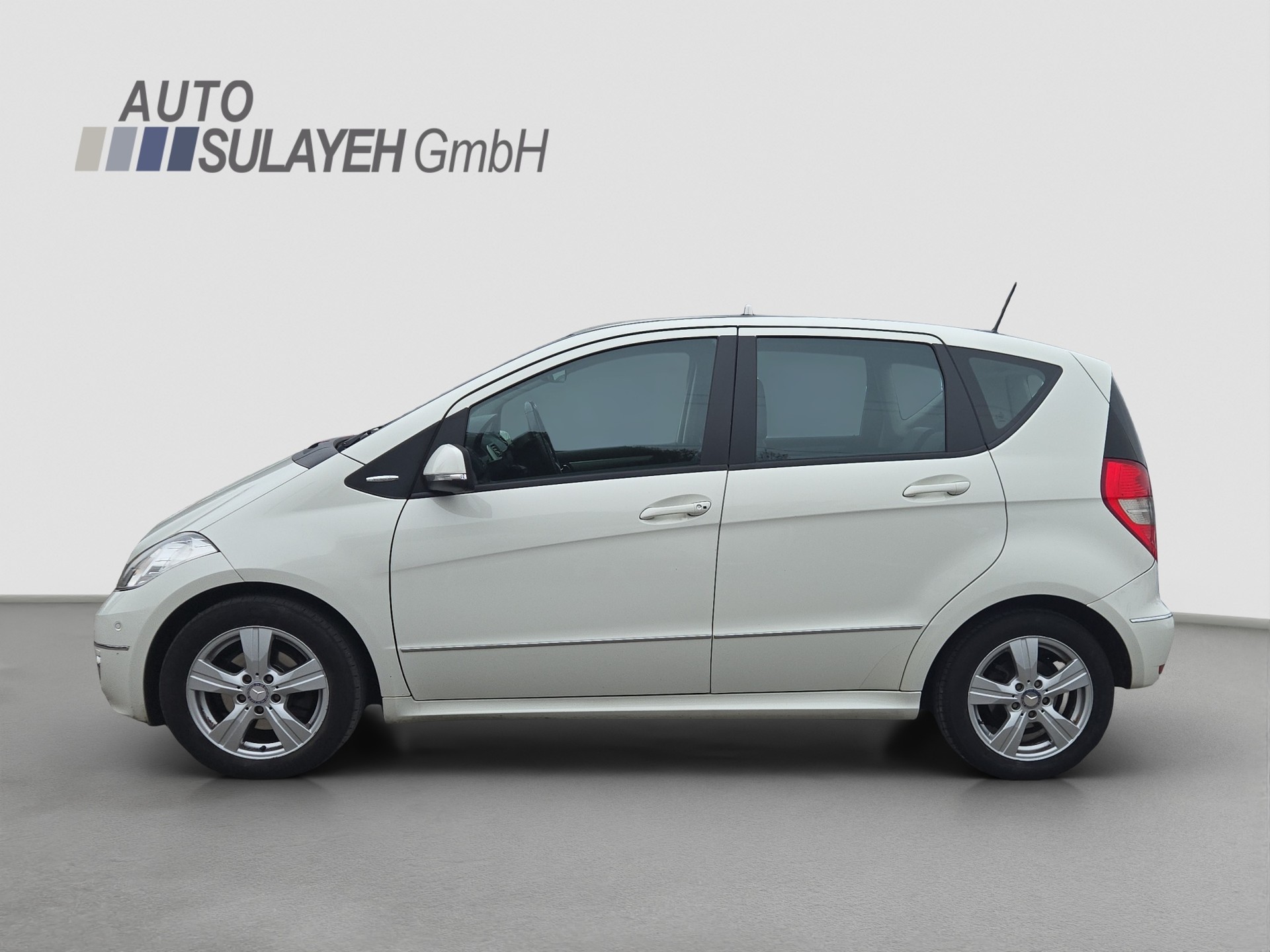 MERCEDES-BENZ A 180 Avantgarde Selection Autotronic-image-1