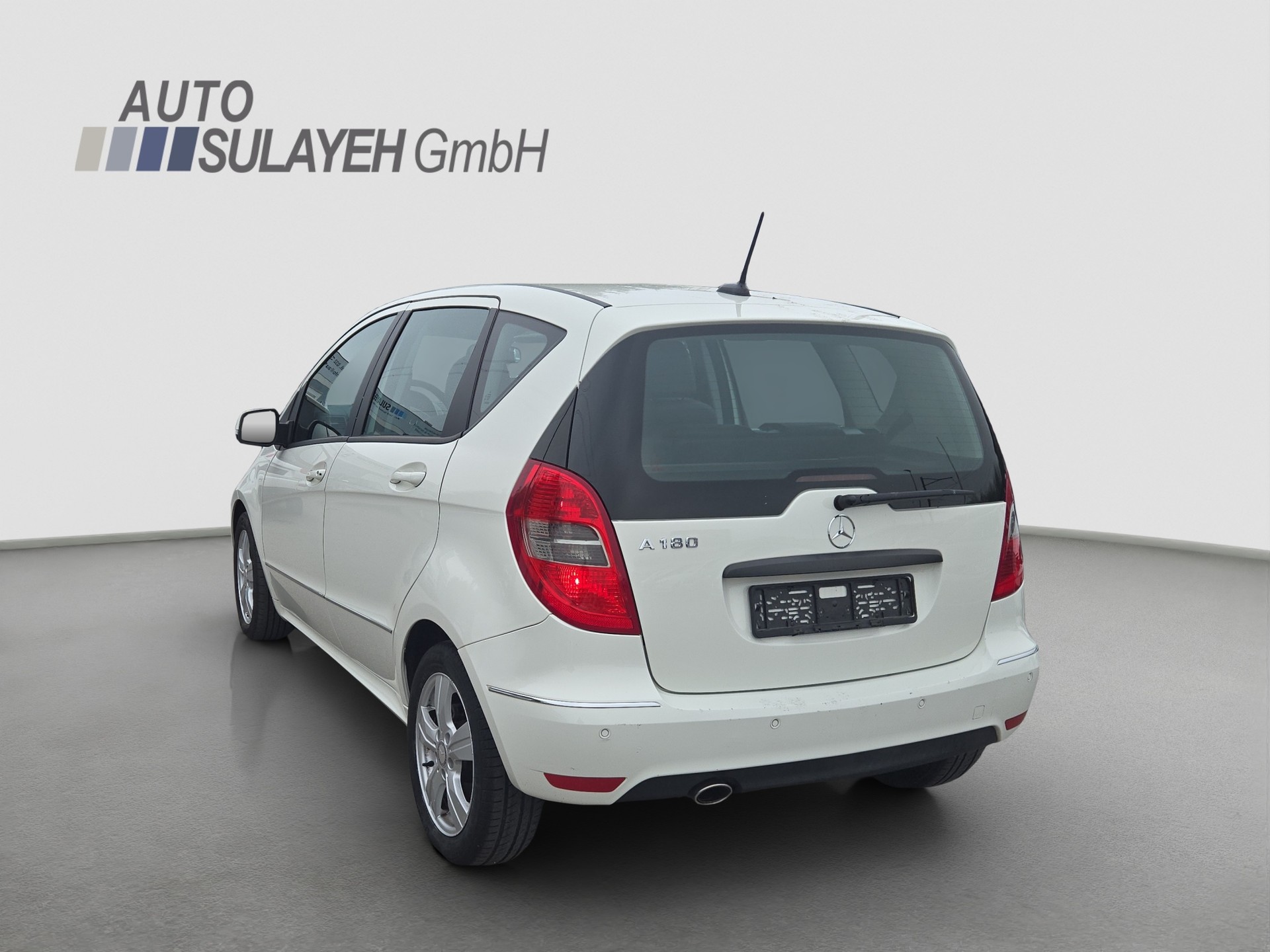 MERCEDES-BENZ A 180 Avantgarde Selection Autotronic-image-3