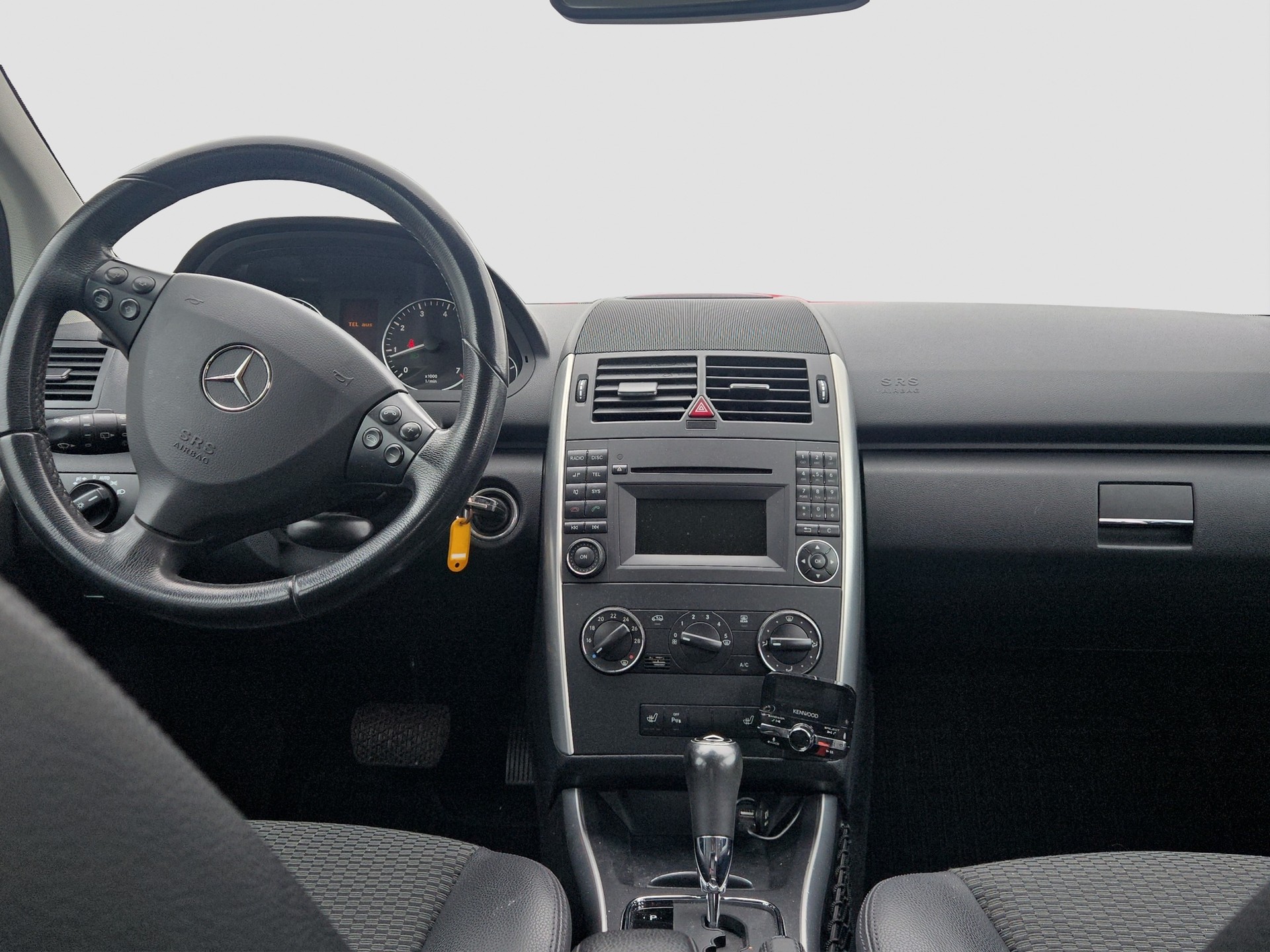 MERCEDES-BENZ A 180 Avantgarde Selection Autotronic-image-5