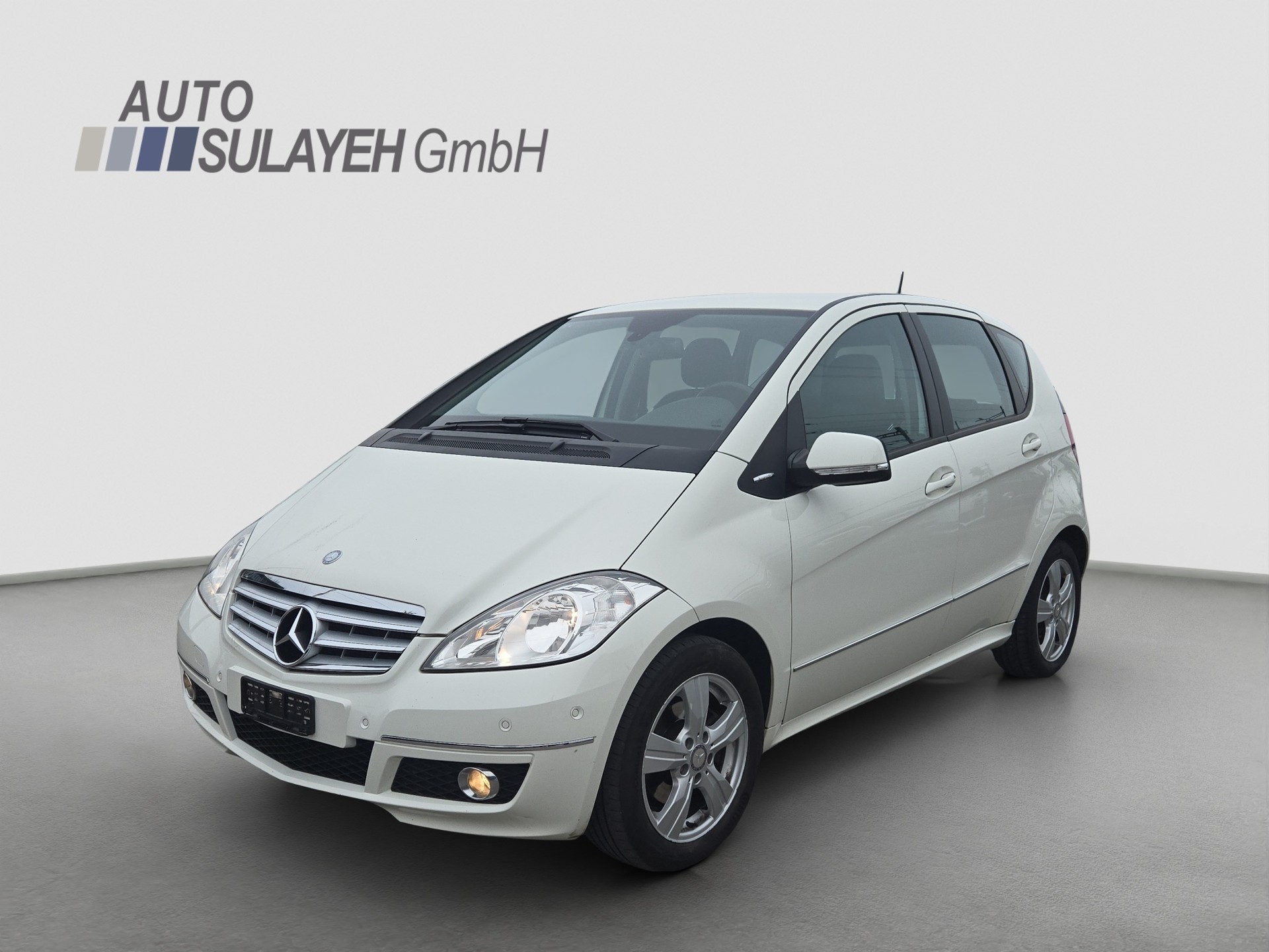 MERCEDES-BENZ A 180 Avantgarde Selection Autotronic-image-2