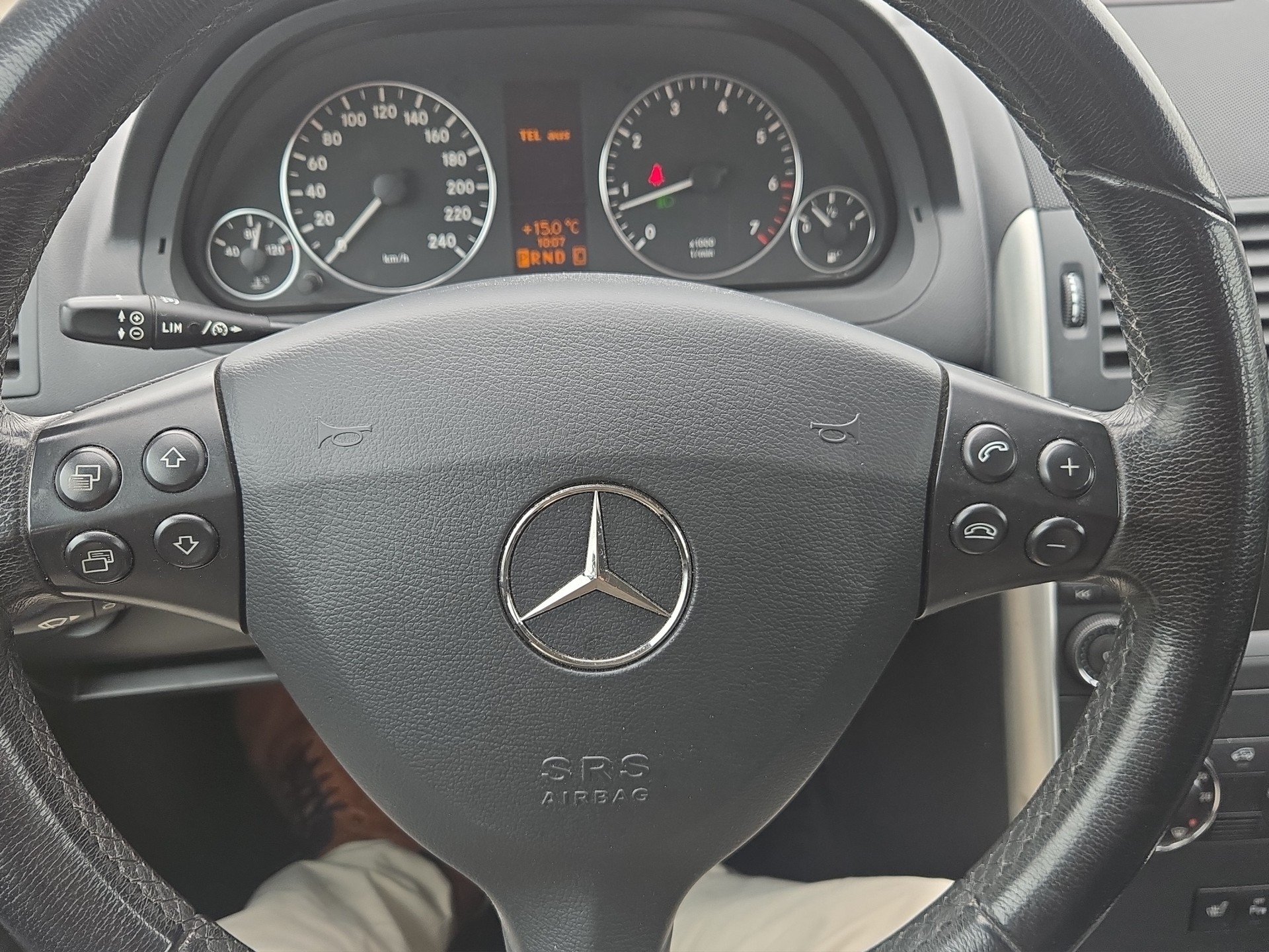 MERCEDES-BENZ A 180 Avantgarde Selection Autotronic-image-15