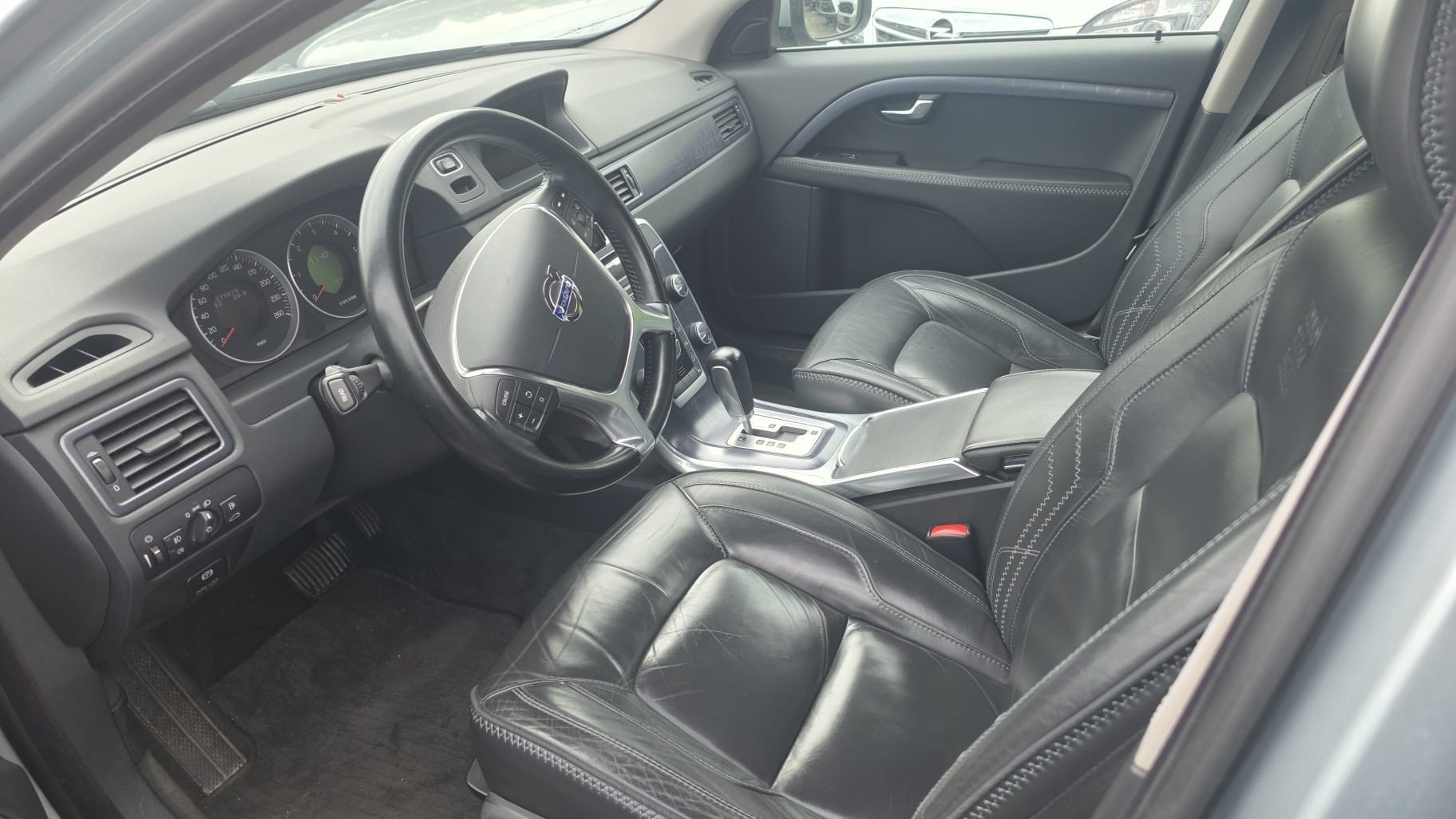 VOLVO XC70 D3 AWD Océan Race Geartronic-image-4