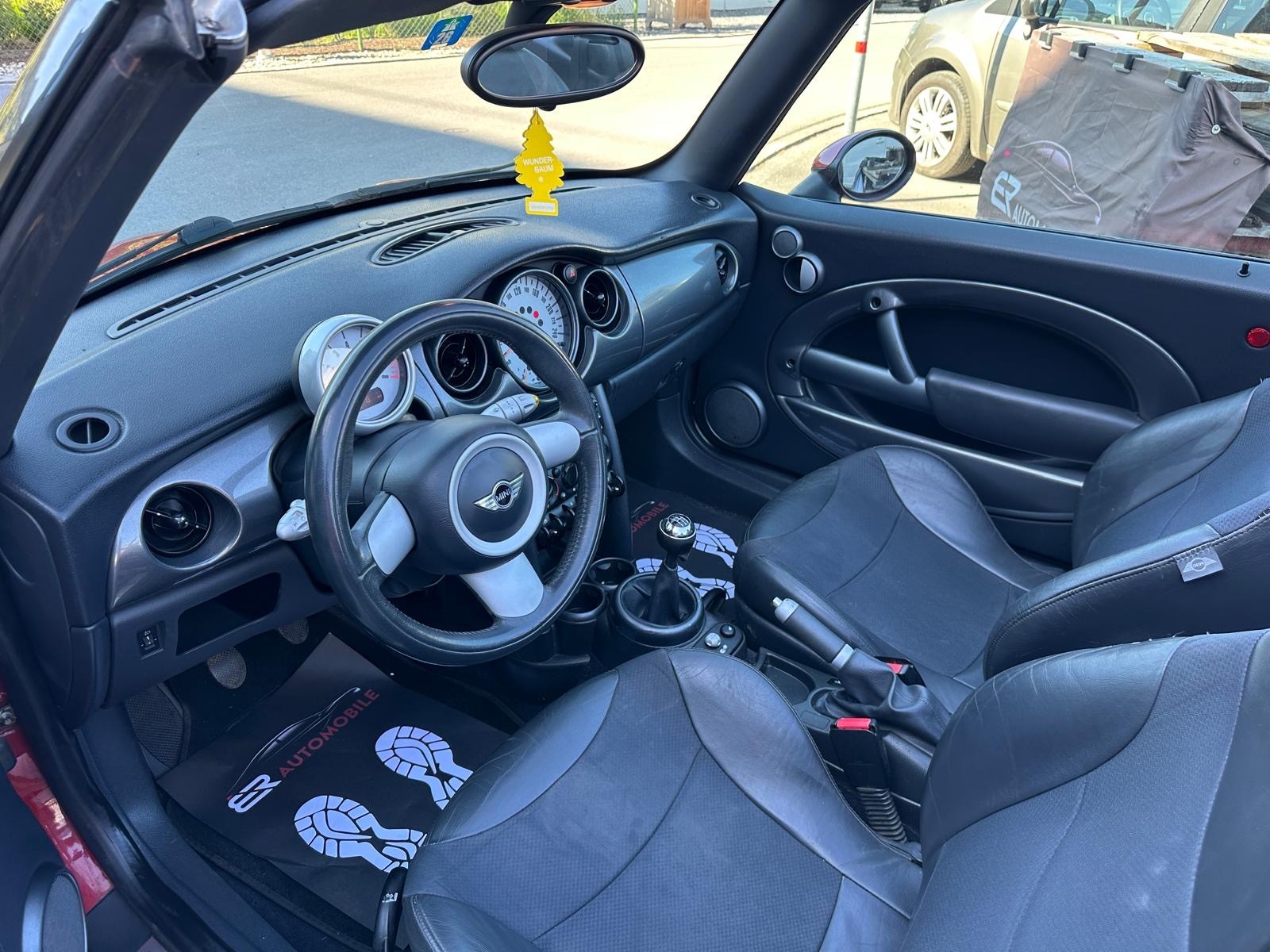 MINI Cooper Cabriolet-image-9