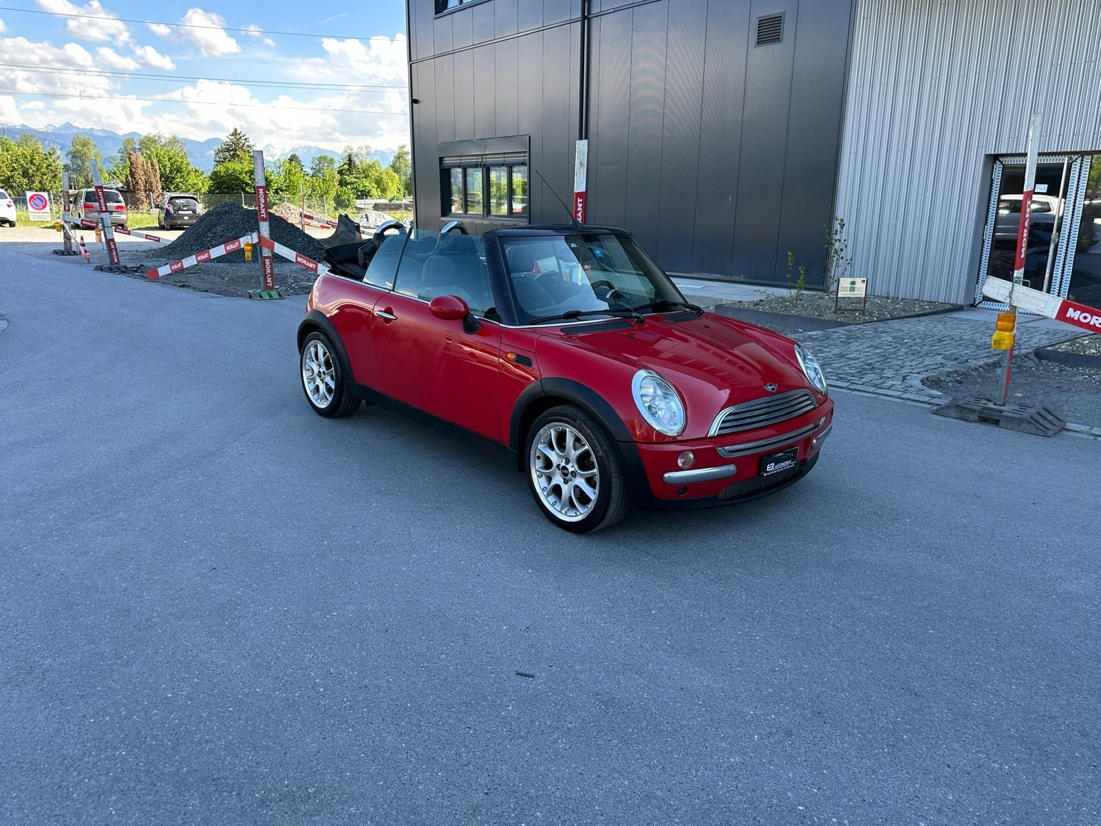 MINI Cooper Cabriolet-image-1