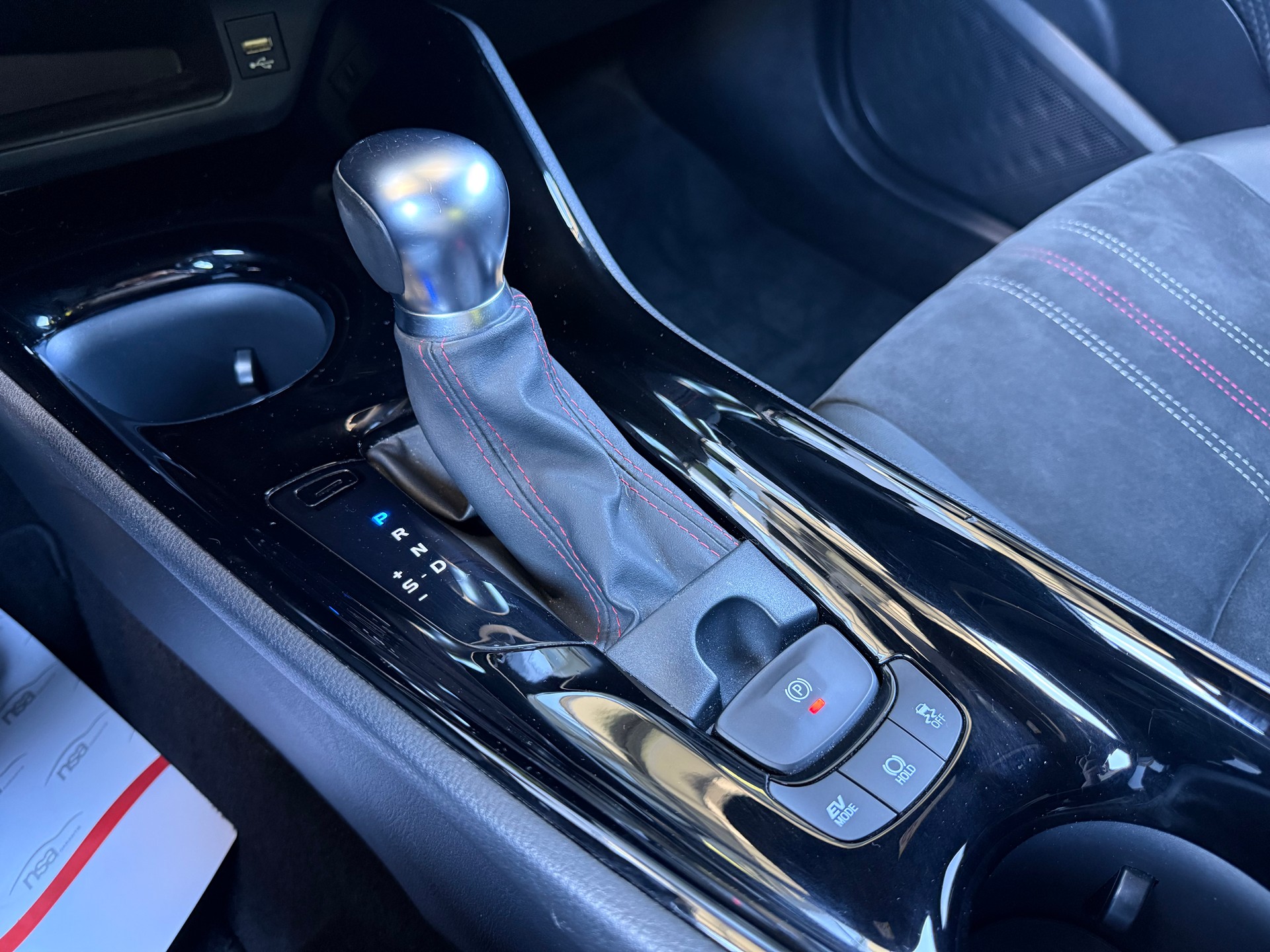 TOYOTA C-HR 2.0 HSD CVT GR Sport-image-10
