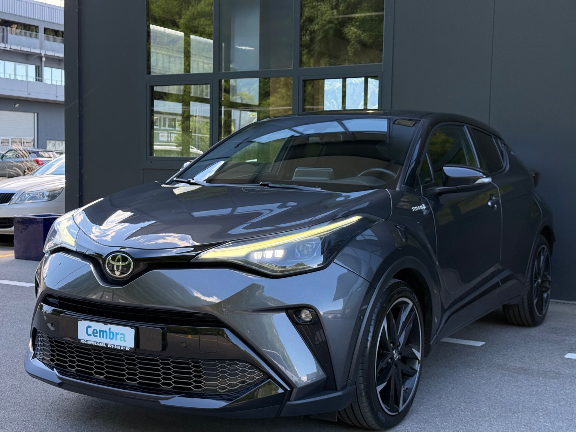 TOYOTA C-HR 2.0 HSD CVT GR Sport-showroom-element-1
