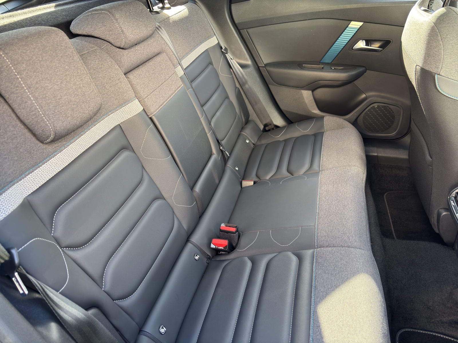 CITROEN C4 Shine Pack Limousine-image-12