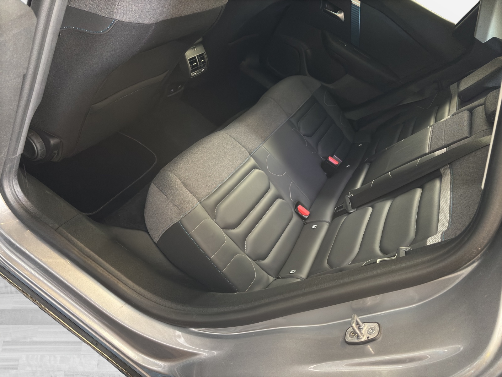 CITROEN C4 Shine Pack Limousine-image-14