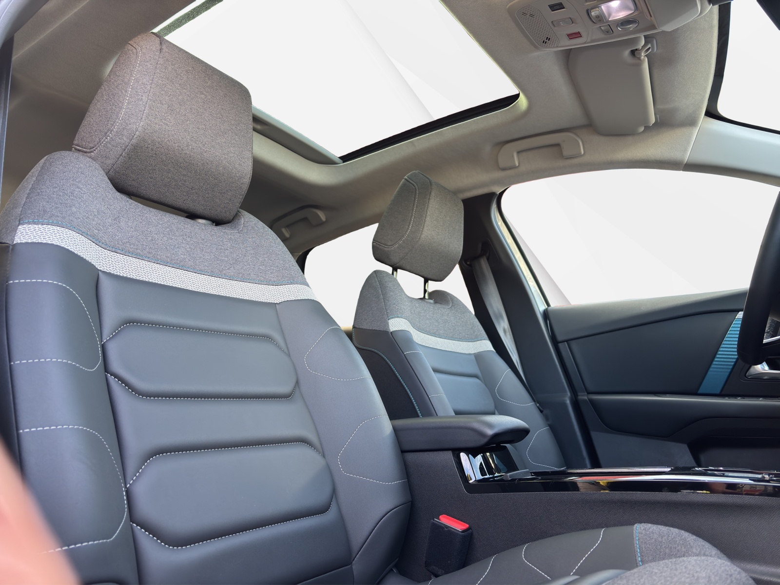 CITROEN C4 Shine Pack Limousine-image-15