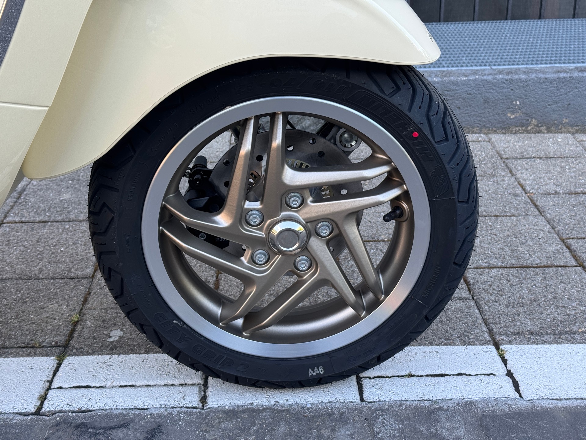 PIAGGIO Vespa 125 Primavera S 2026 Keyless Go & LCD Display-image-15