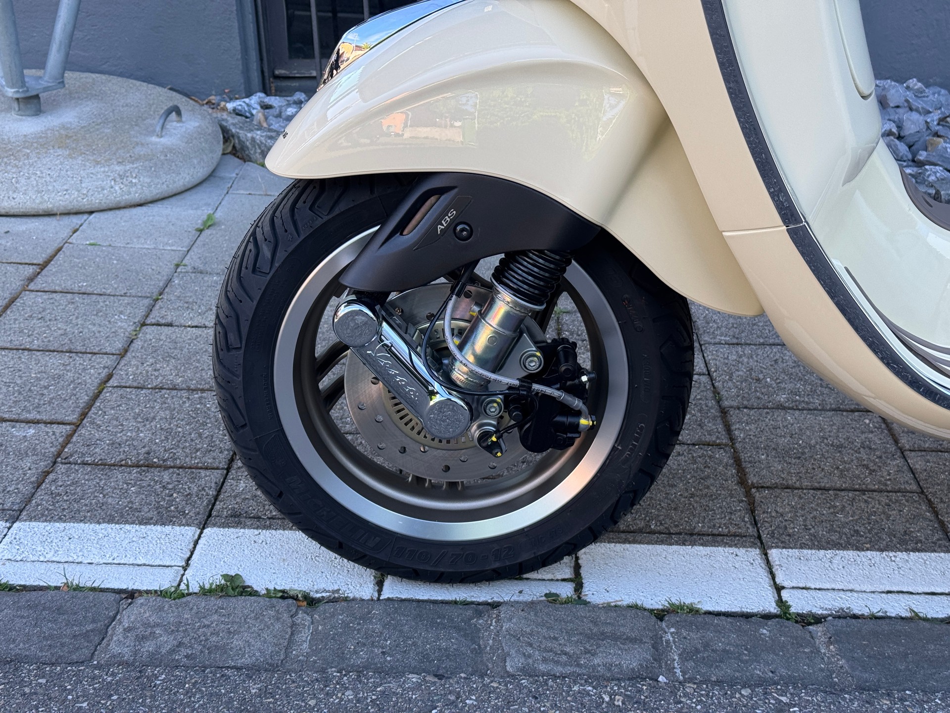 PIAGGIO Vespa 125 Primavera S 2026 Keyless Go & LCD Display-showroom-element-3