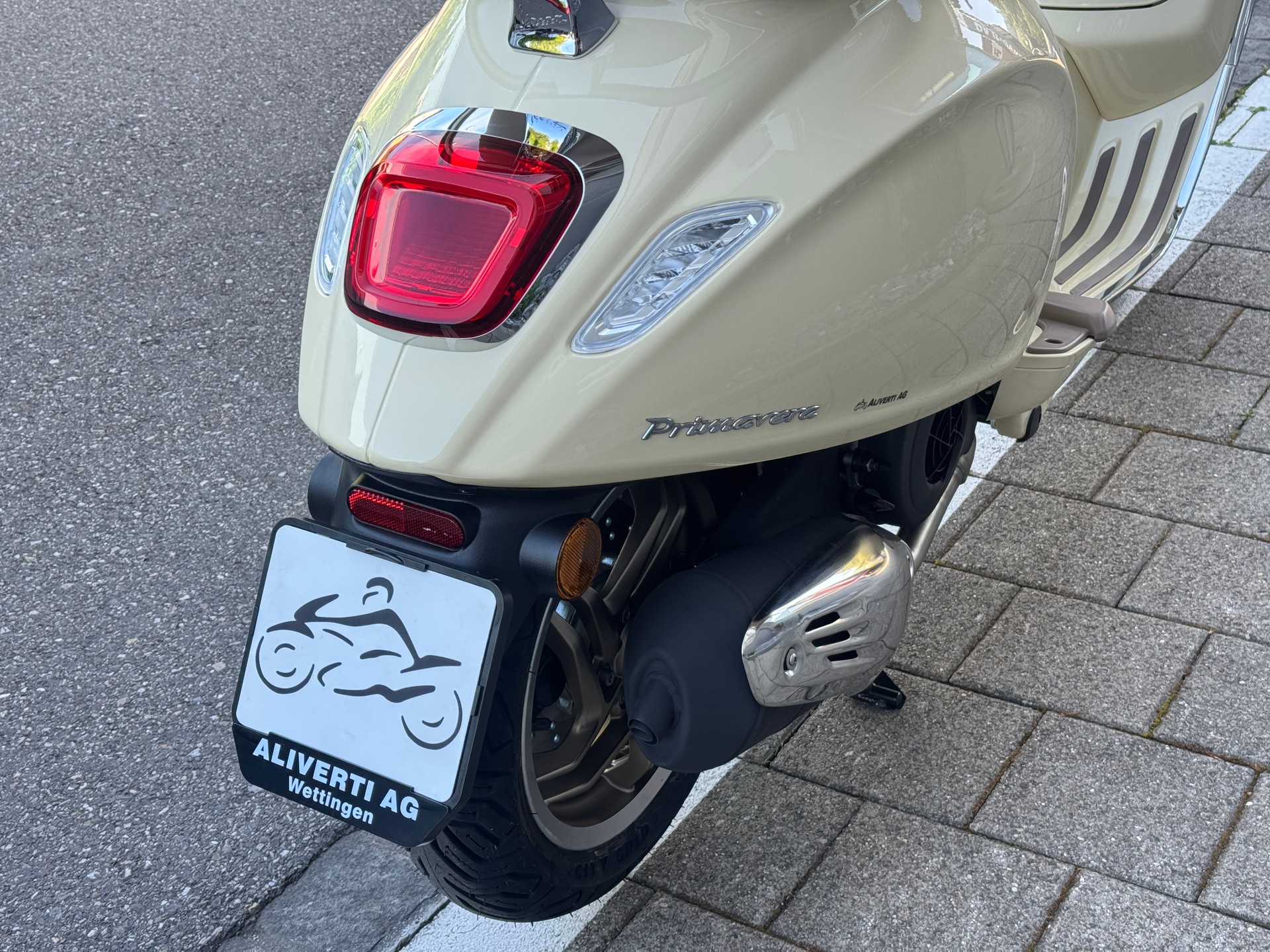 PIAGGIO Vespa 125 Primavera S 2026 Keyless Go & LCD Display-image-12