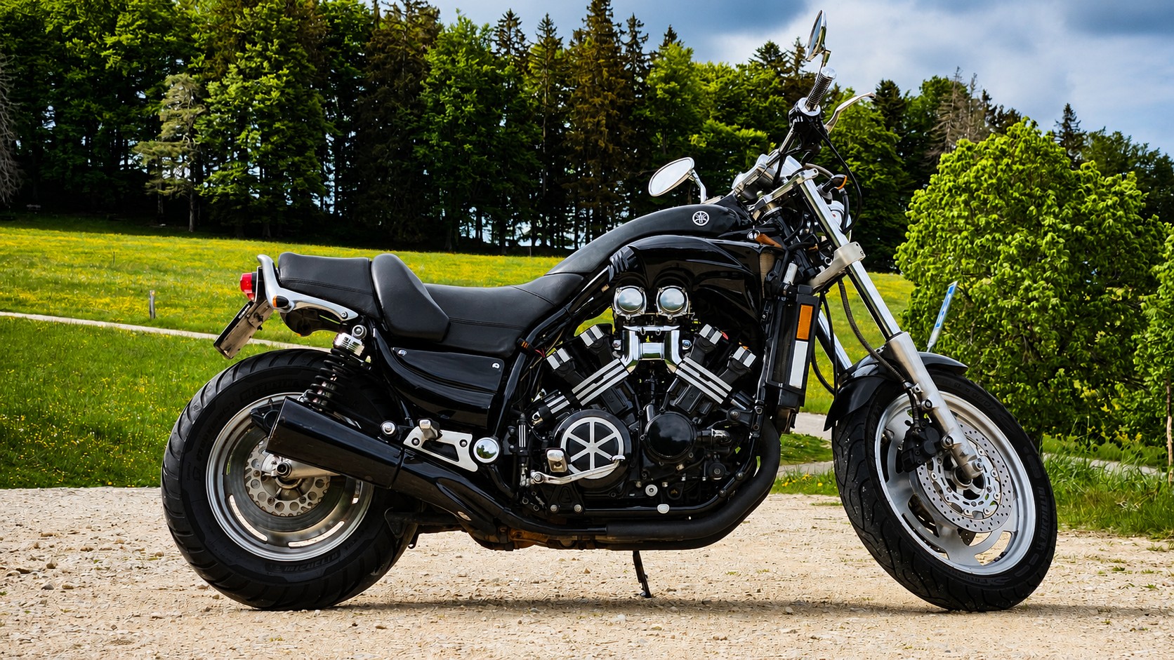 YAMAHA V-Max VMX 1200 (CAN)-image-1
