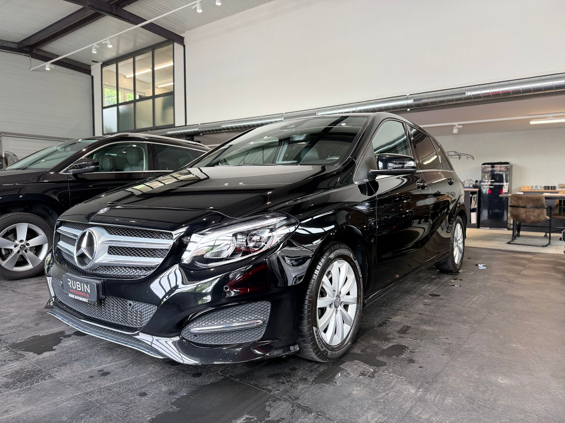 MERCEDES-BENZ B 180 Style 7G-DCT