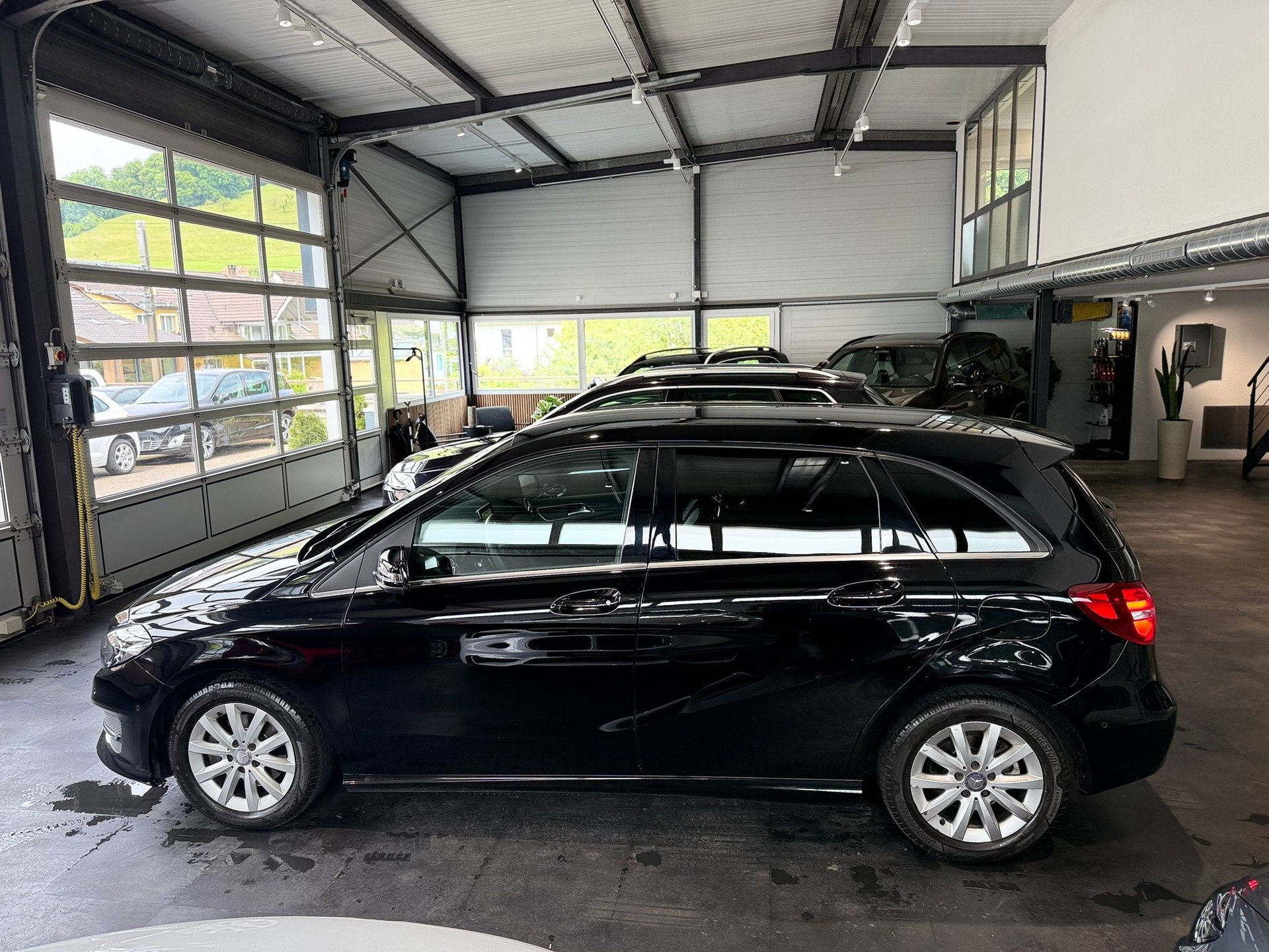 MERCEDES-BENZ B 180 Style 7G-DCT-showroom-element-1