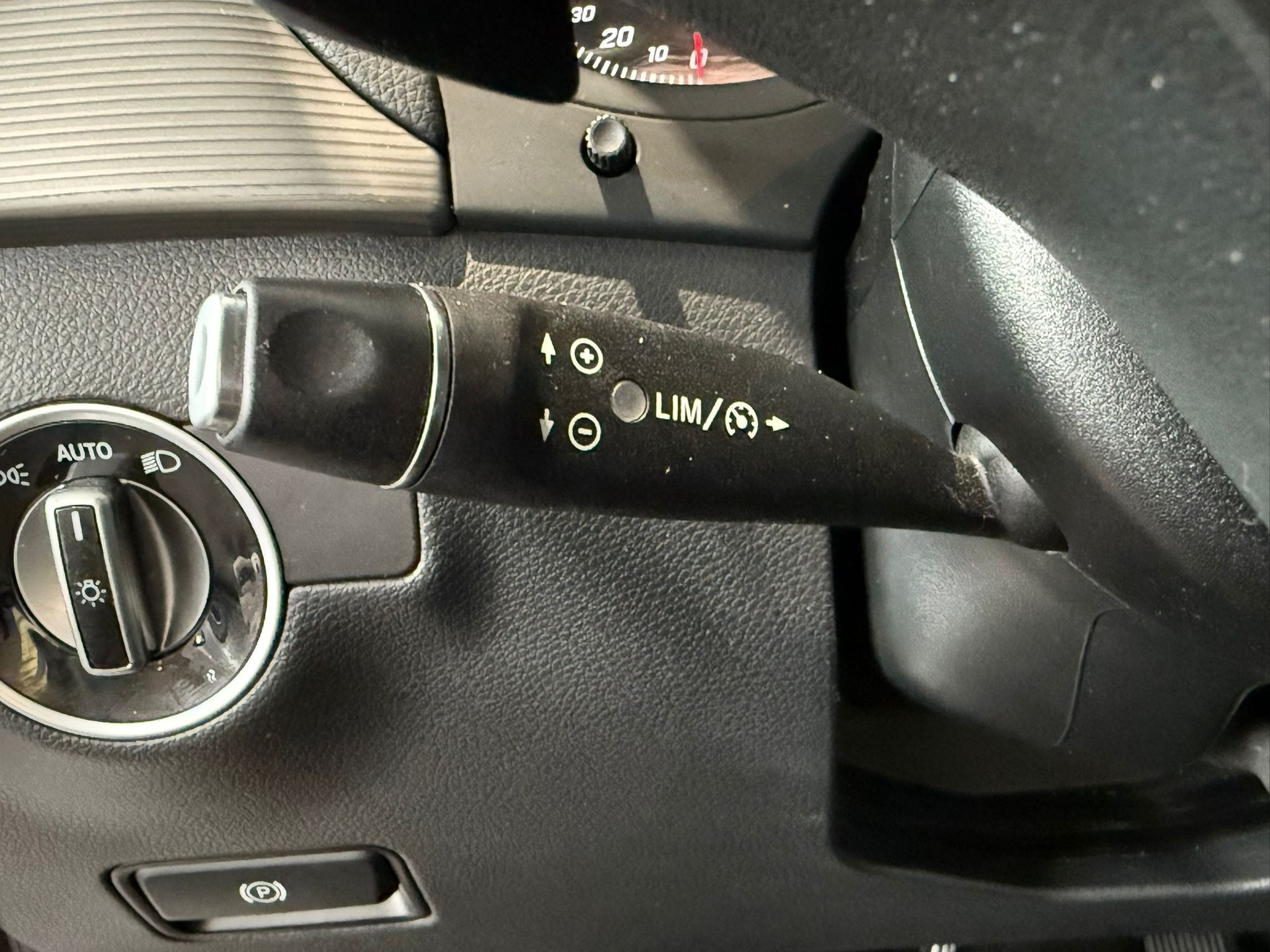 MERCEDES-BENZ B 180 Style 7G-DCT-image-16