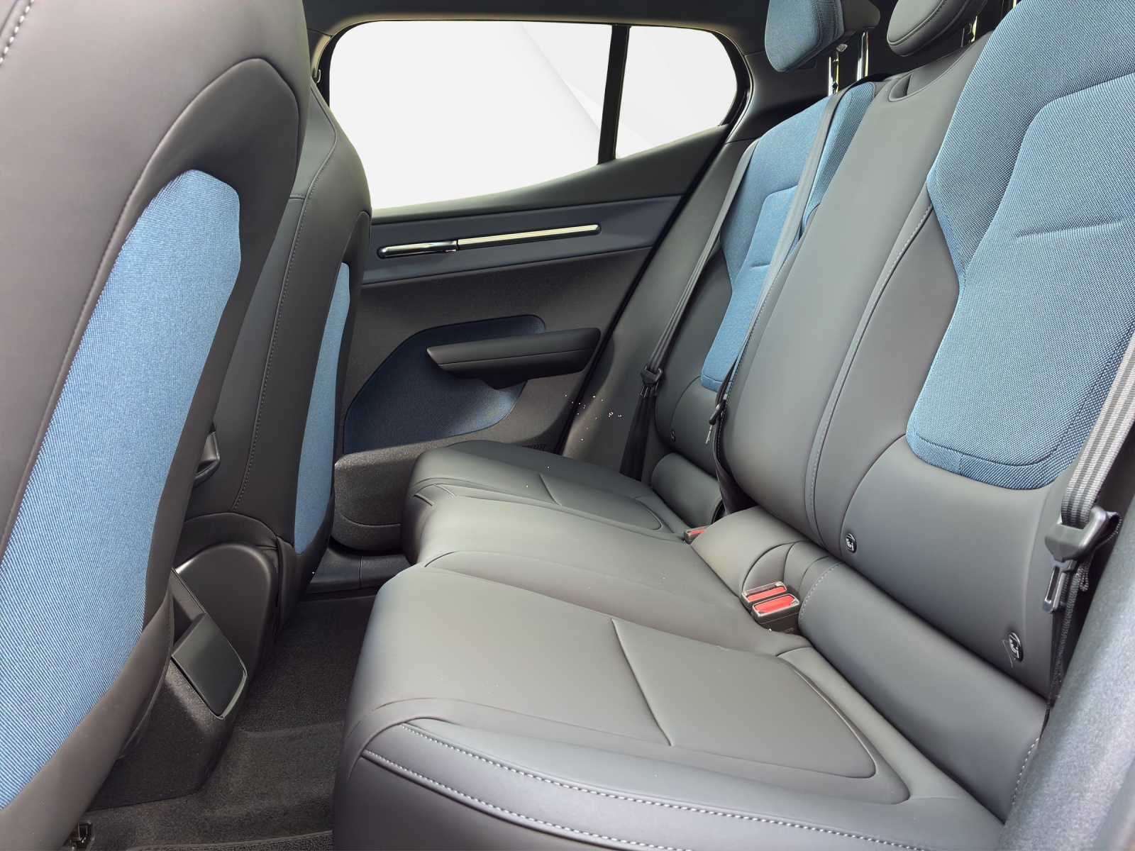 VOLVO EX 30 CC E60 Twin Performance AWD-image-13