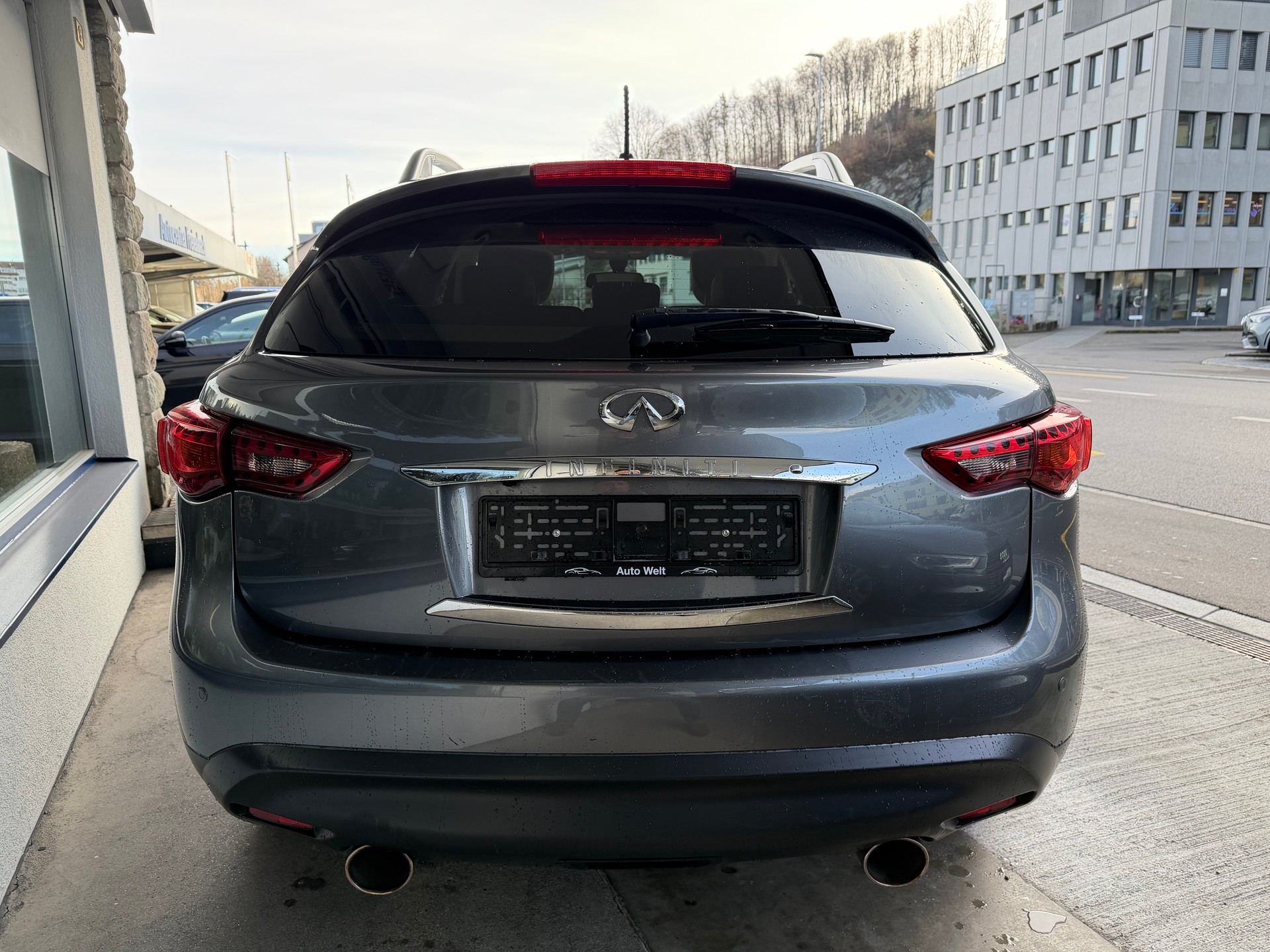 INFINITI QX70 3.7 S Premium AWD Automatic-image-5