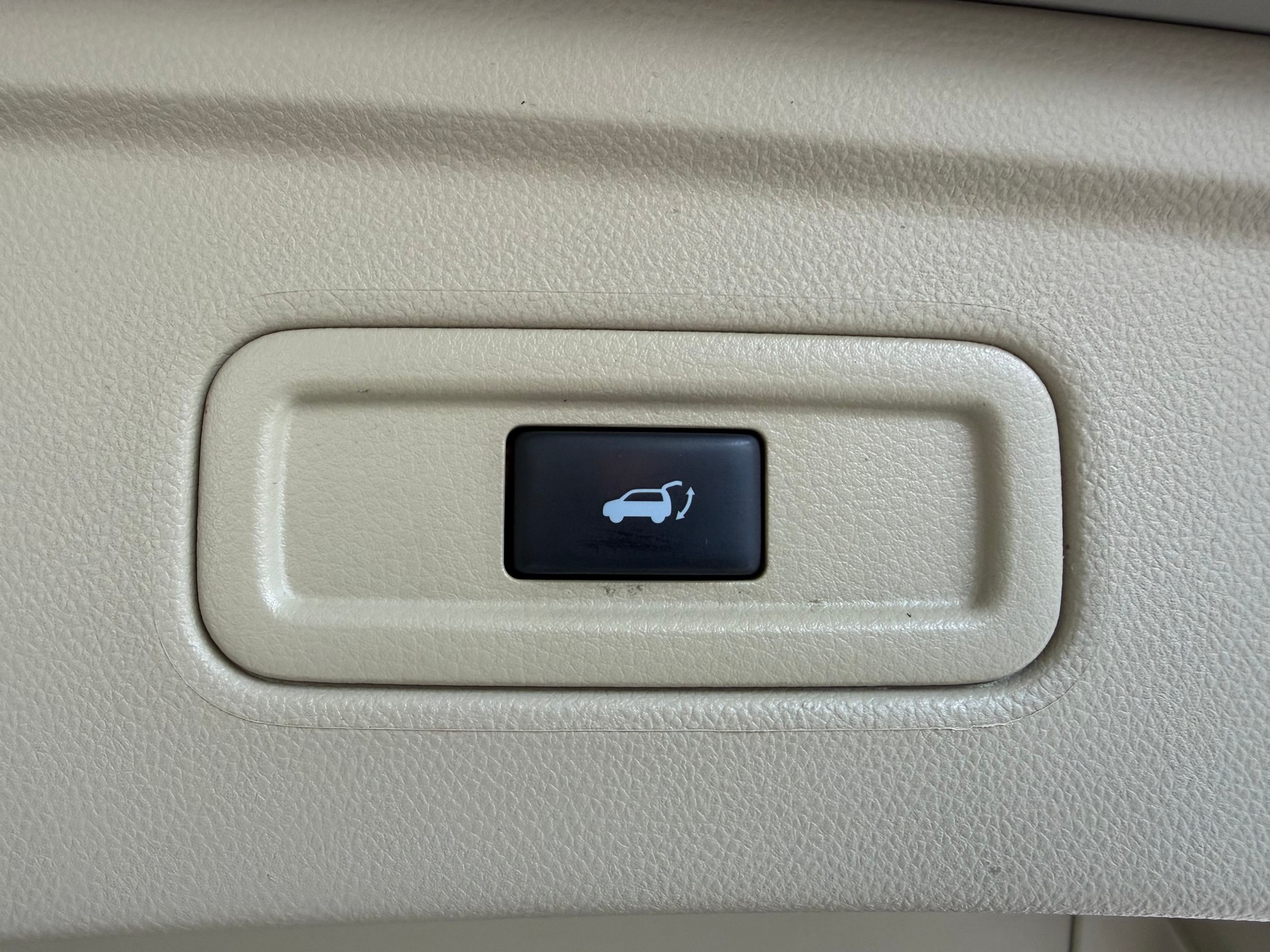 INFINITI QX70 3.7 S Premium AWD Automatic-image-10
