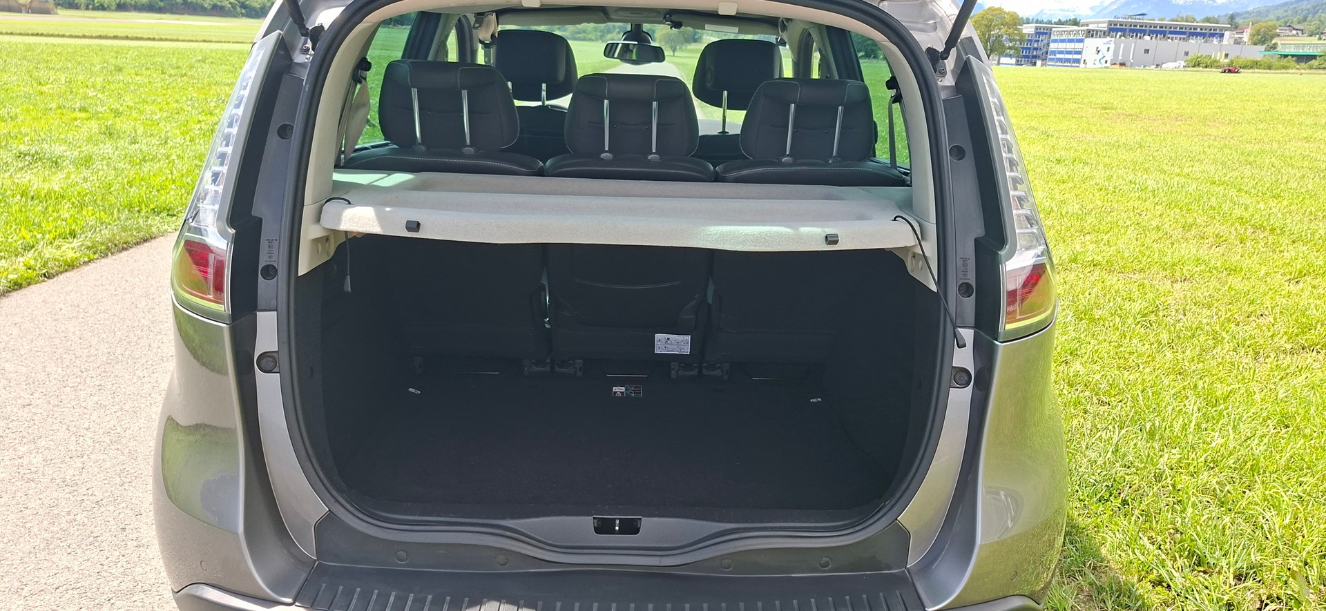 RENAULT Scénic 2.0 16V Privilège X-Tronic CVT-image-12