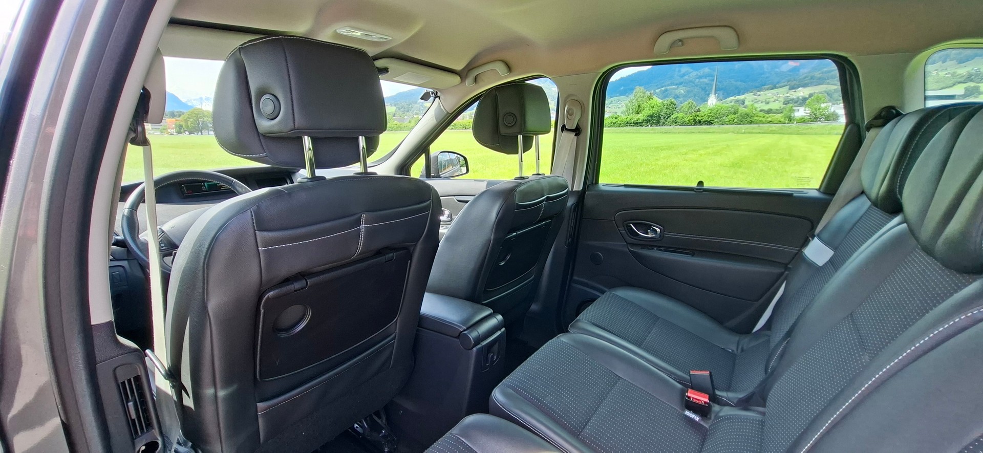 RENAULT Scénic 2.0 16V Privilège X-Tronic CVT-image-5
