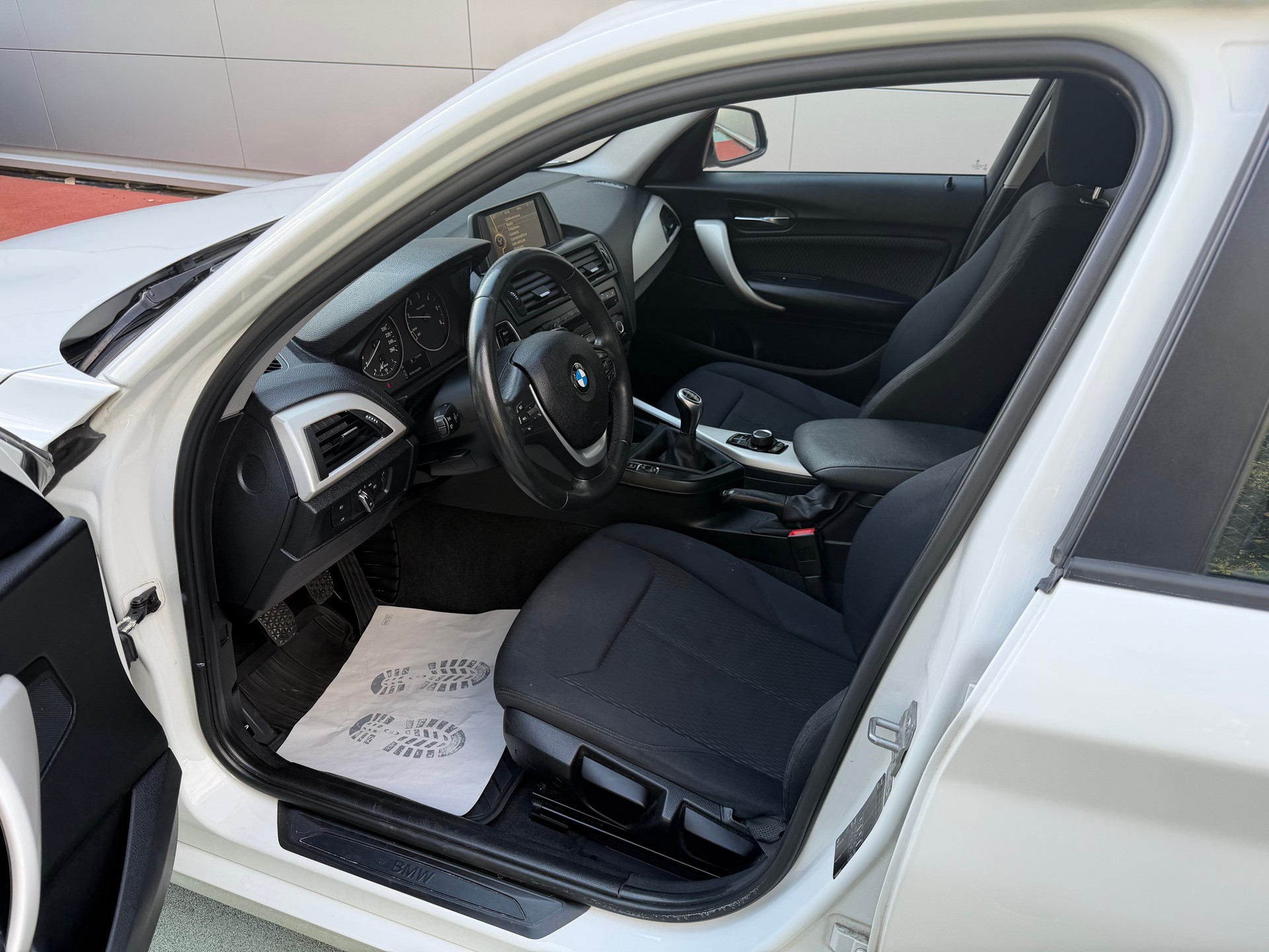 BMW 116d Efficient-Dynamics Edition-image-8