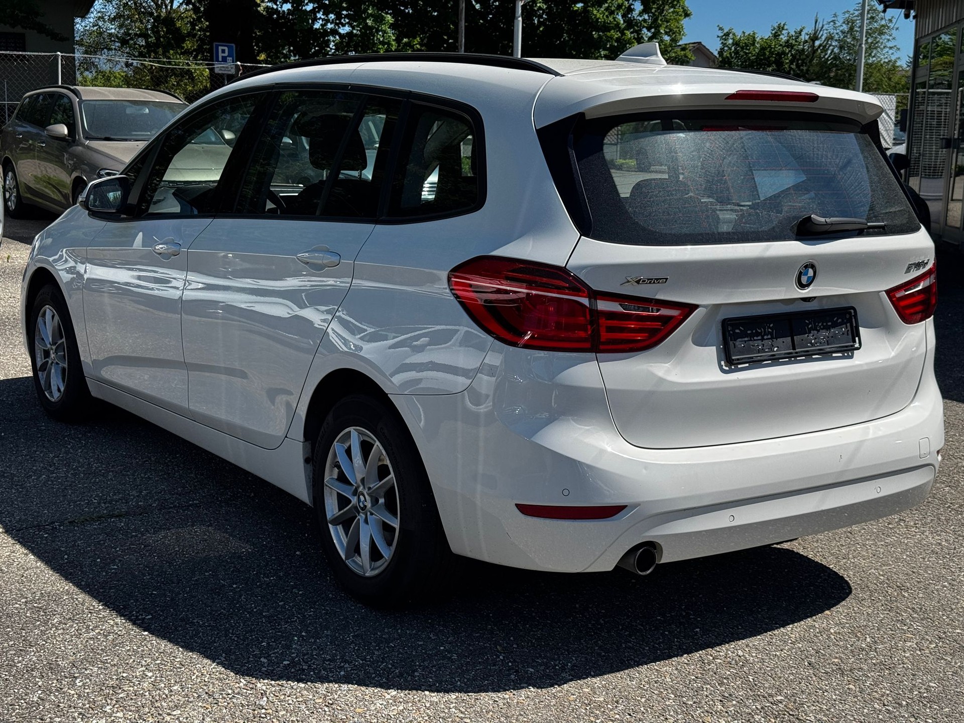BMW 218d xDrive Gran Tourer Steptronic-image-4