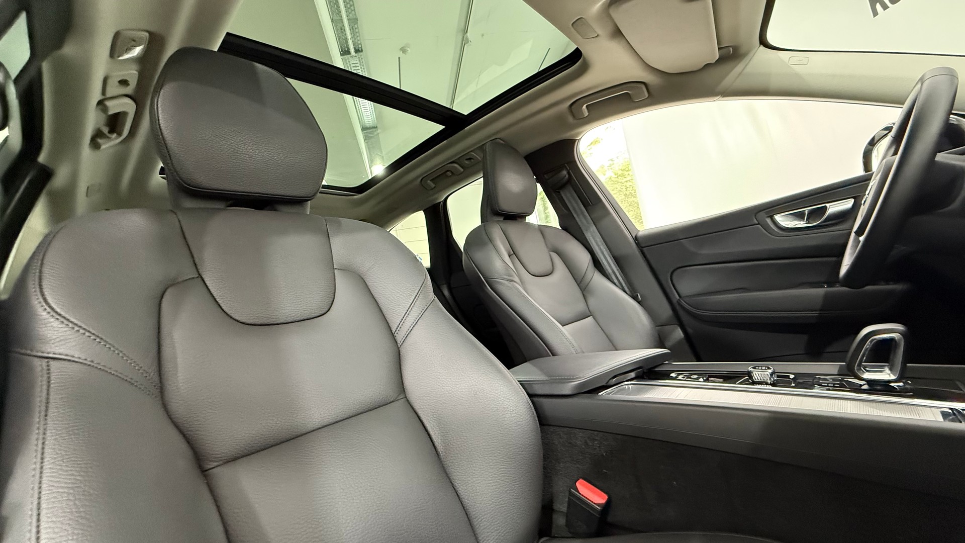 VOLVO XC60 2.0 T6 TE Plus Dark eAWD-image-11