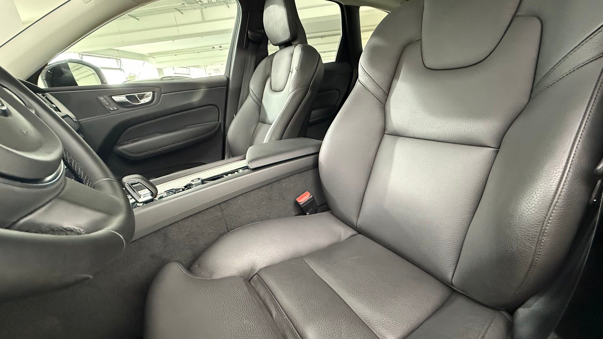 VOLVO XC60 2.0 T6 TE Plus Dark eAWD-image-9