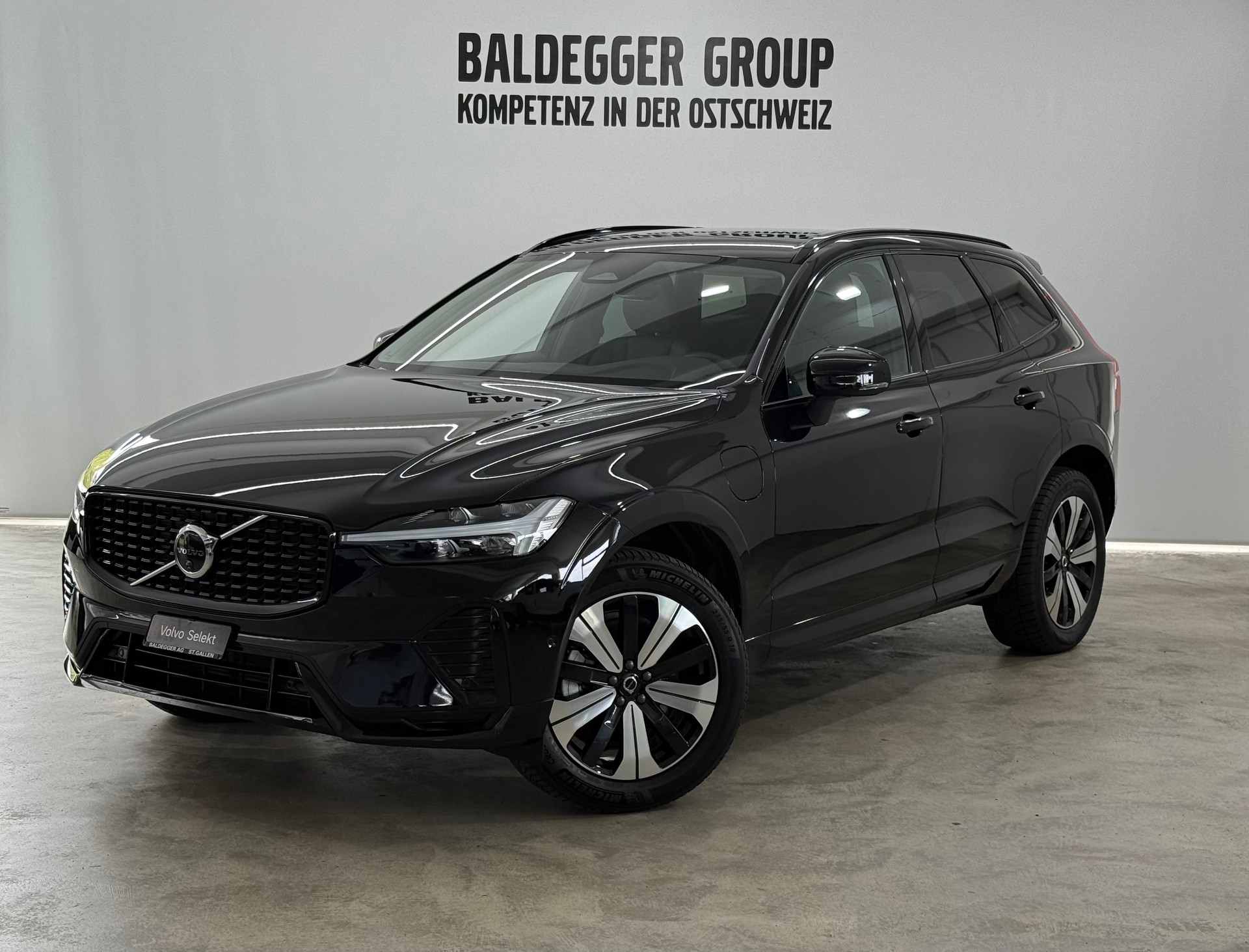VOLVO XC60 2.0 T6 TE Plus Dark eAWD-image-0