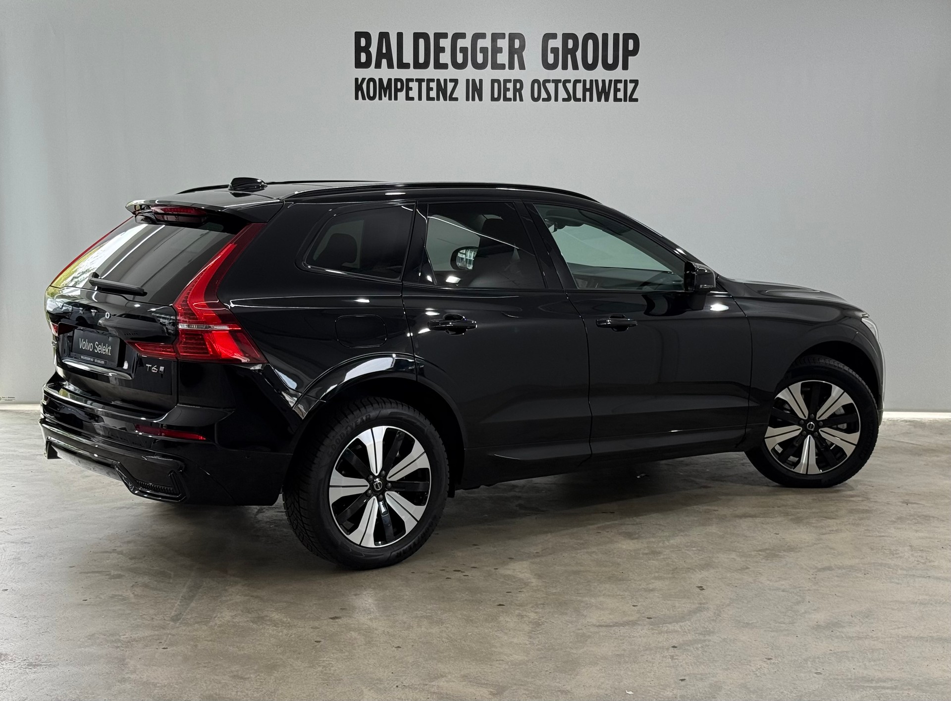 VOLVO XC60 2.0 T6 TE Plus Dark eAWD-image-2