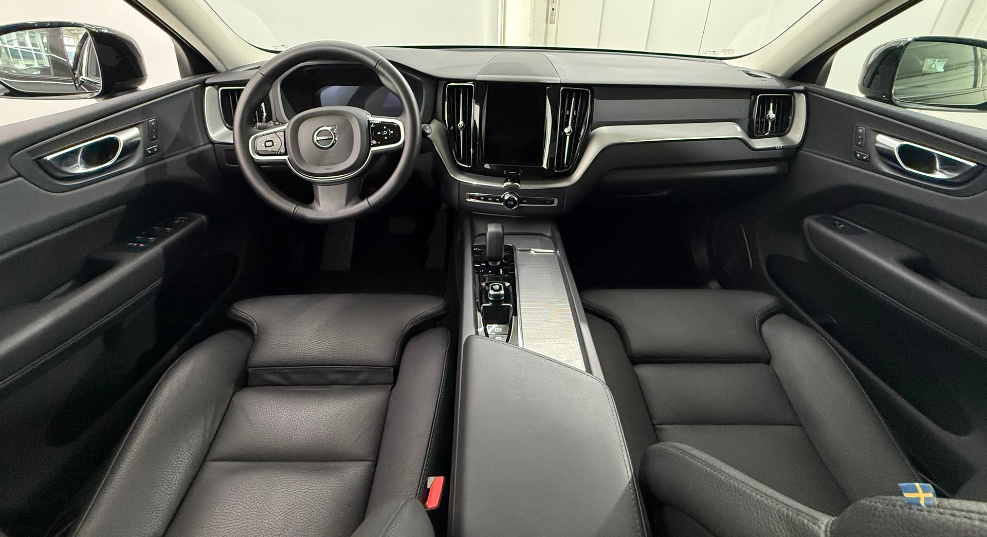 VOLVO XC60 2.0 T6 TE Plus Dark eAWD-image-4
