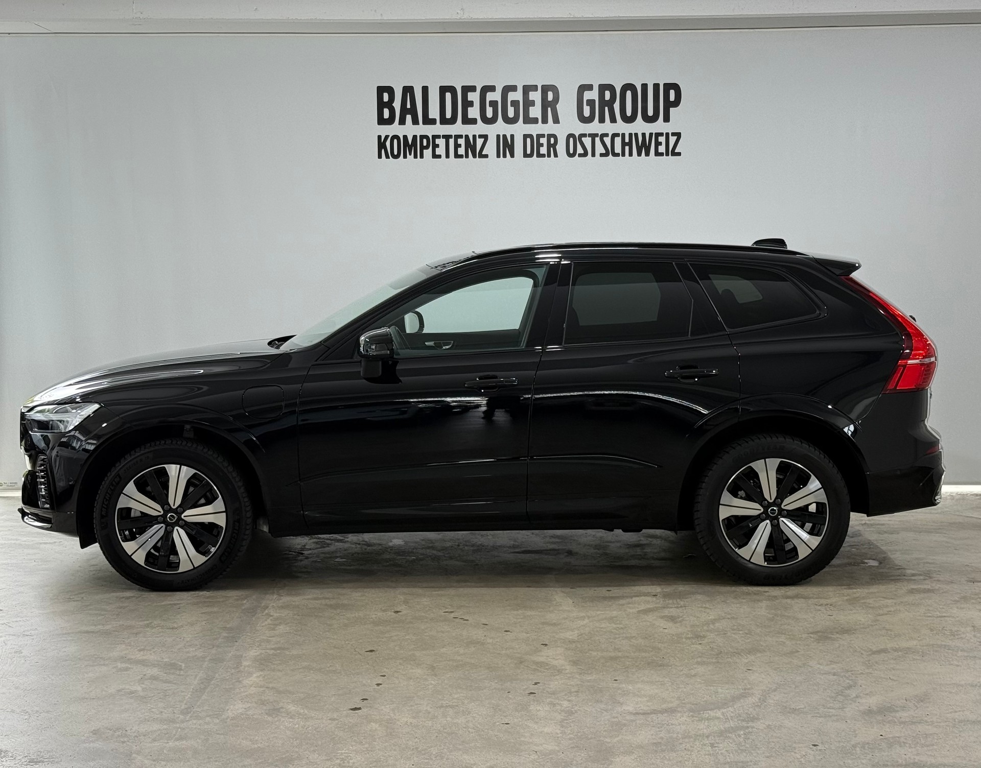 VOLVO XC60 2.0 T6 TE Plus Dark eAWD-image-1