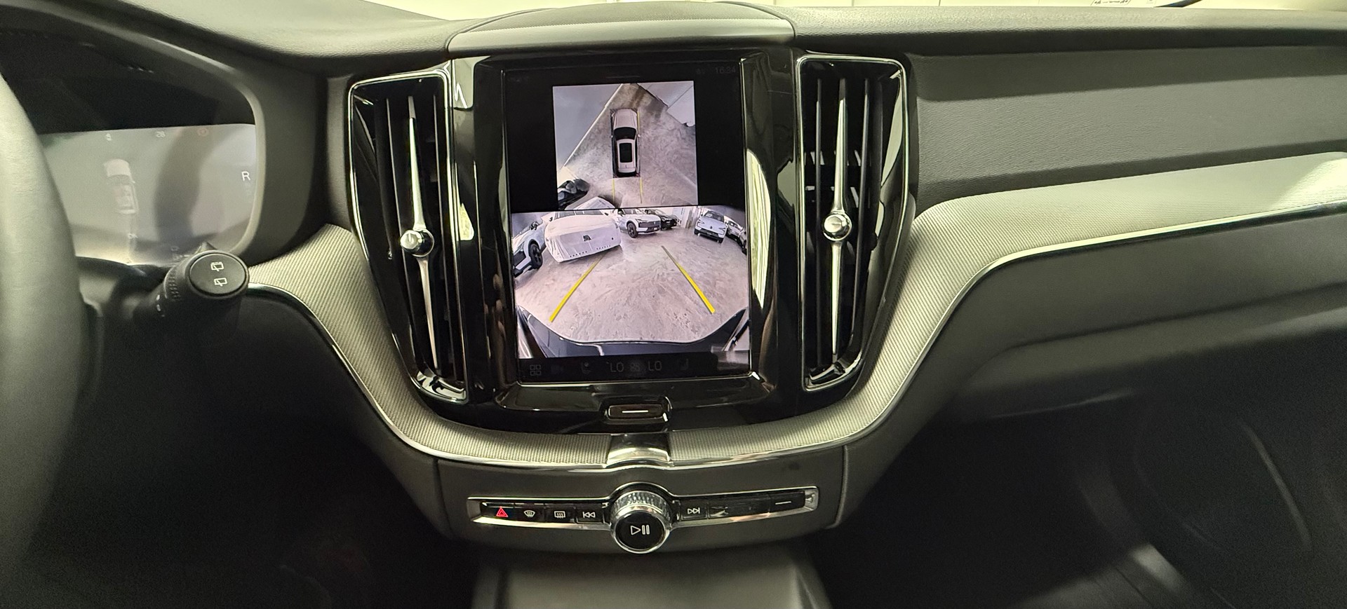 VOLVO XC60 2.0 T6 TE Plus Dark eAWD-image-5