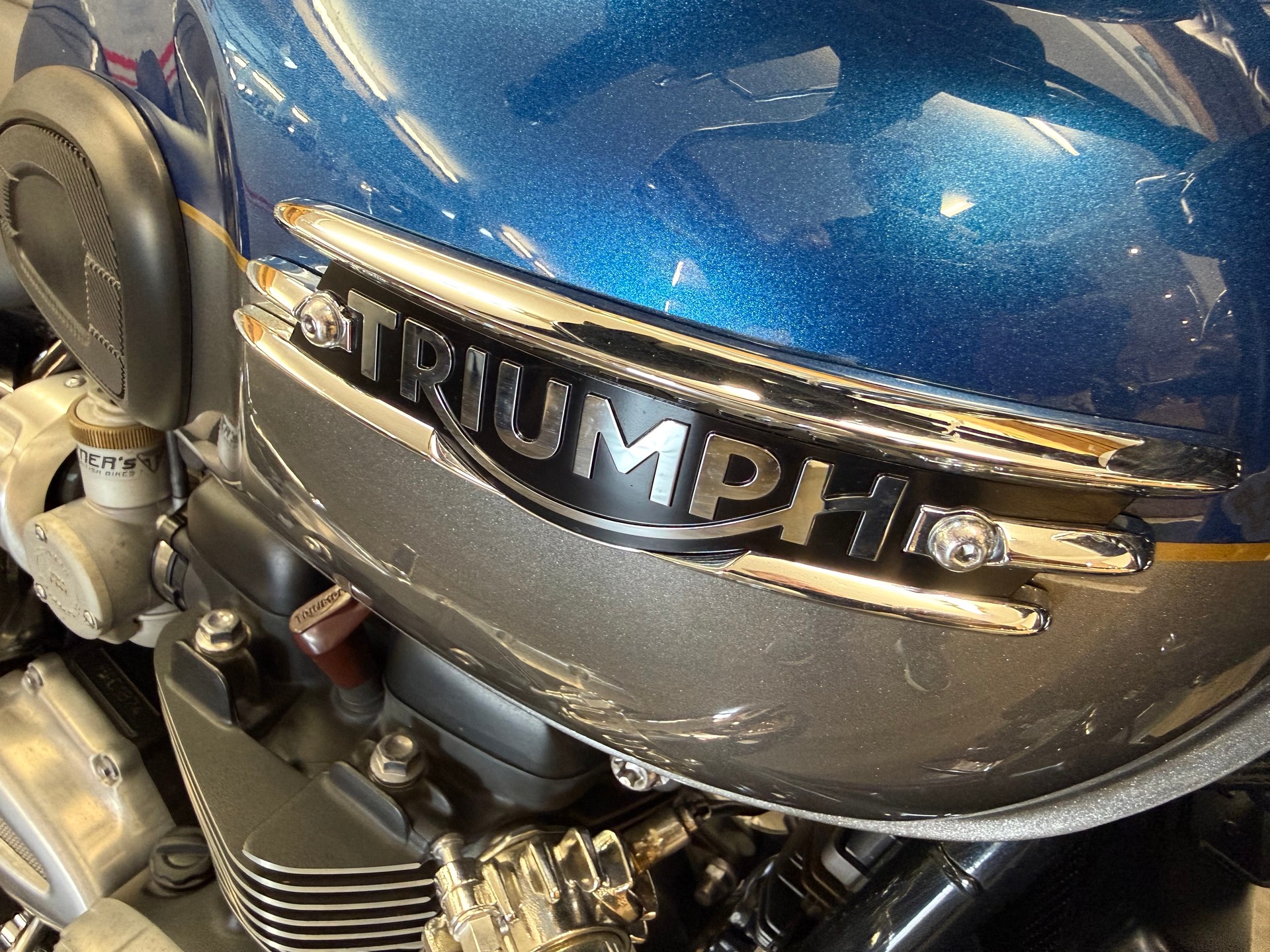TRIUMPH Bonneville T120-showroom-element-2