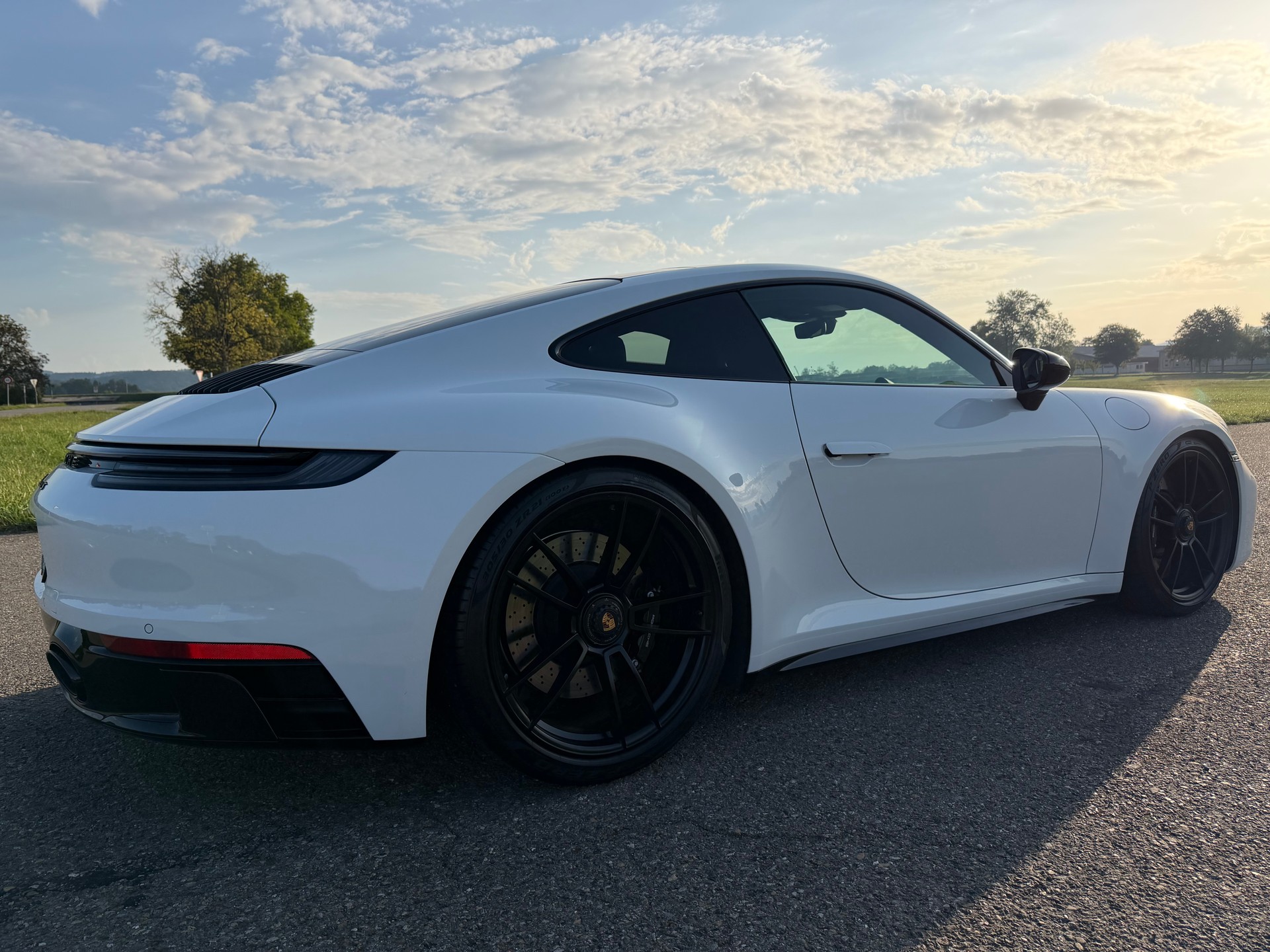 PORSCHE 911 Carrera GTS-image-9
