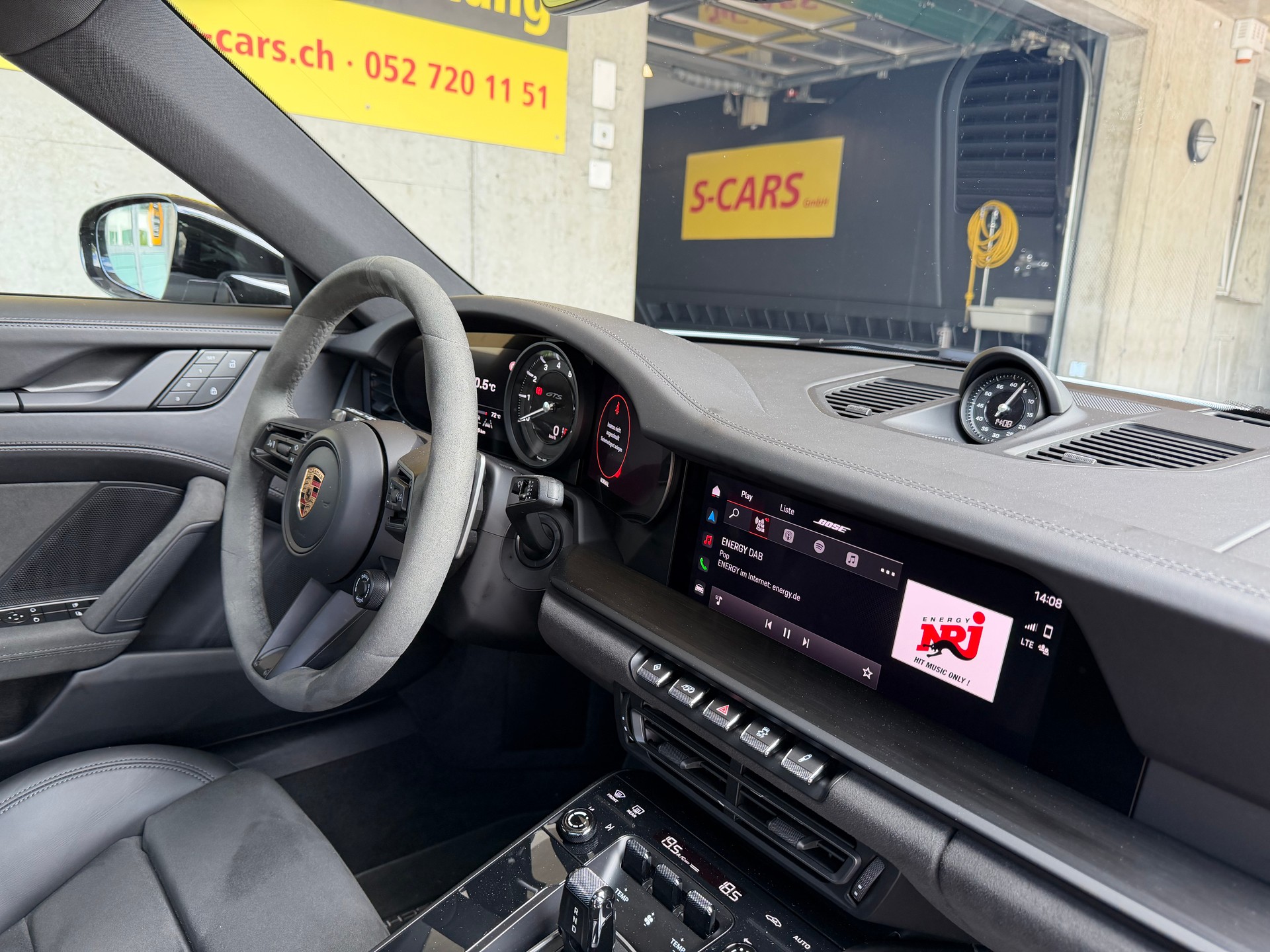PORSCHE 911 Carrera 4 GTS-image-9