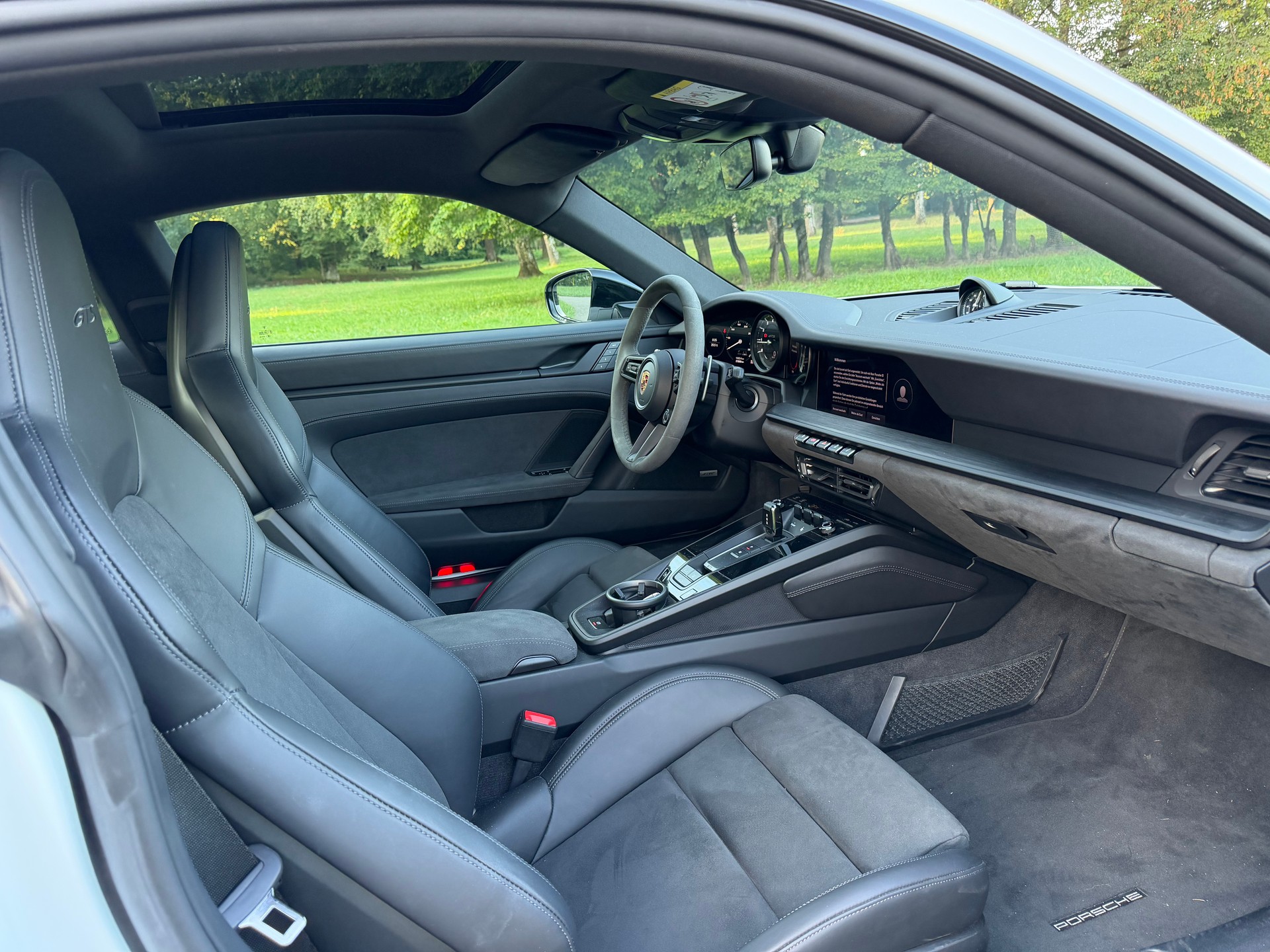 PORSCHE 911 Carrera GTS-image-21
