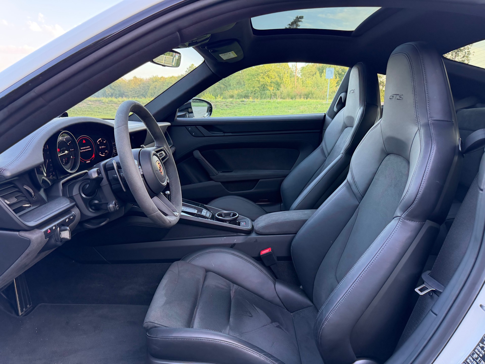 PORSCHE 911 Carrera GTS-image-22