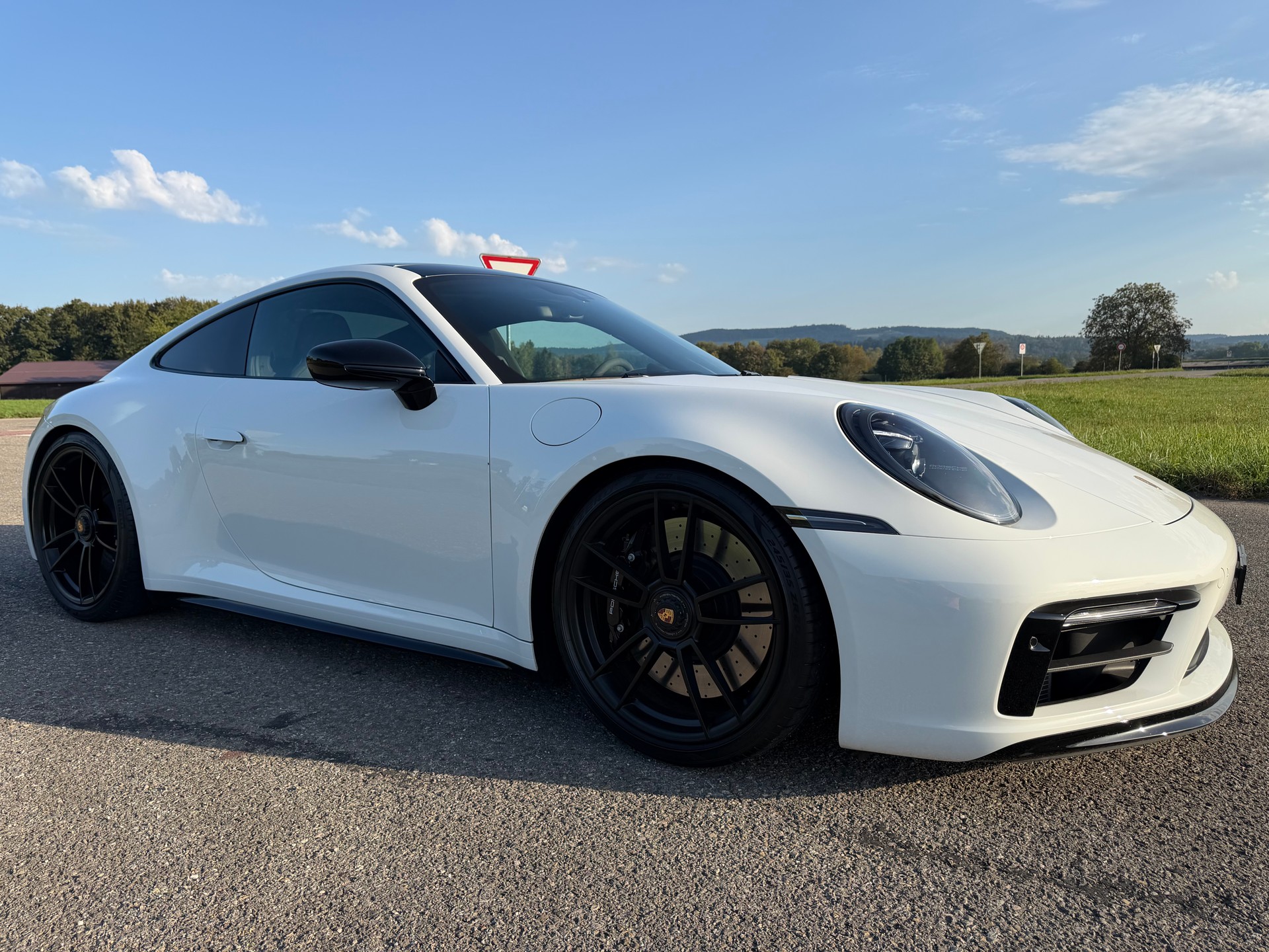 PORSCHE 911 Carrera GTS-image-1