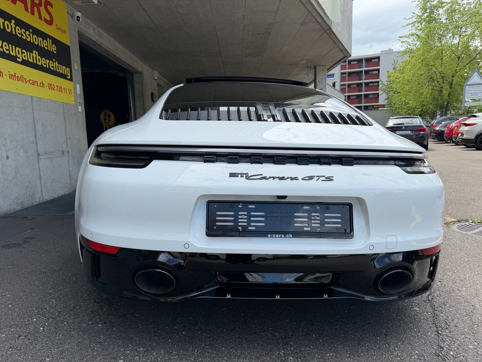 PORSCHE 911 Carrera 4 GTS-image-5