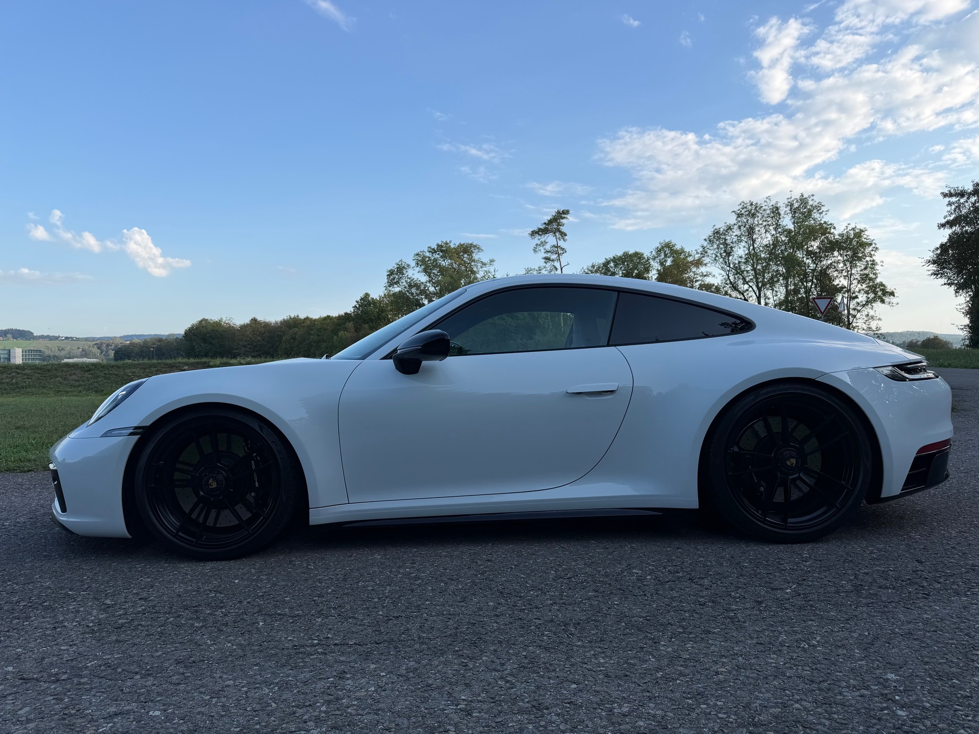 PORSCHE 911 Carrera GTS-image-8