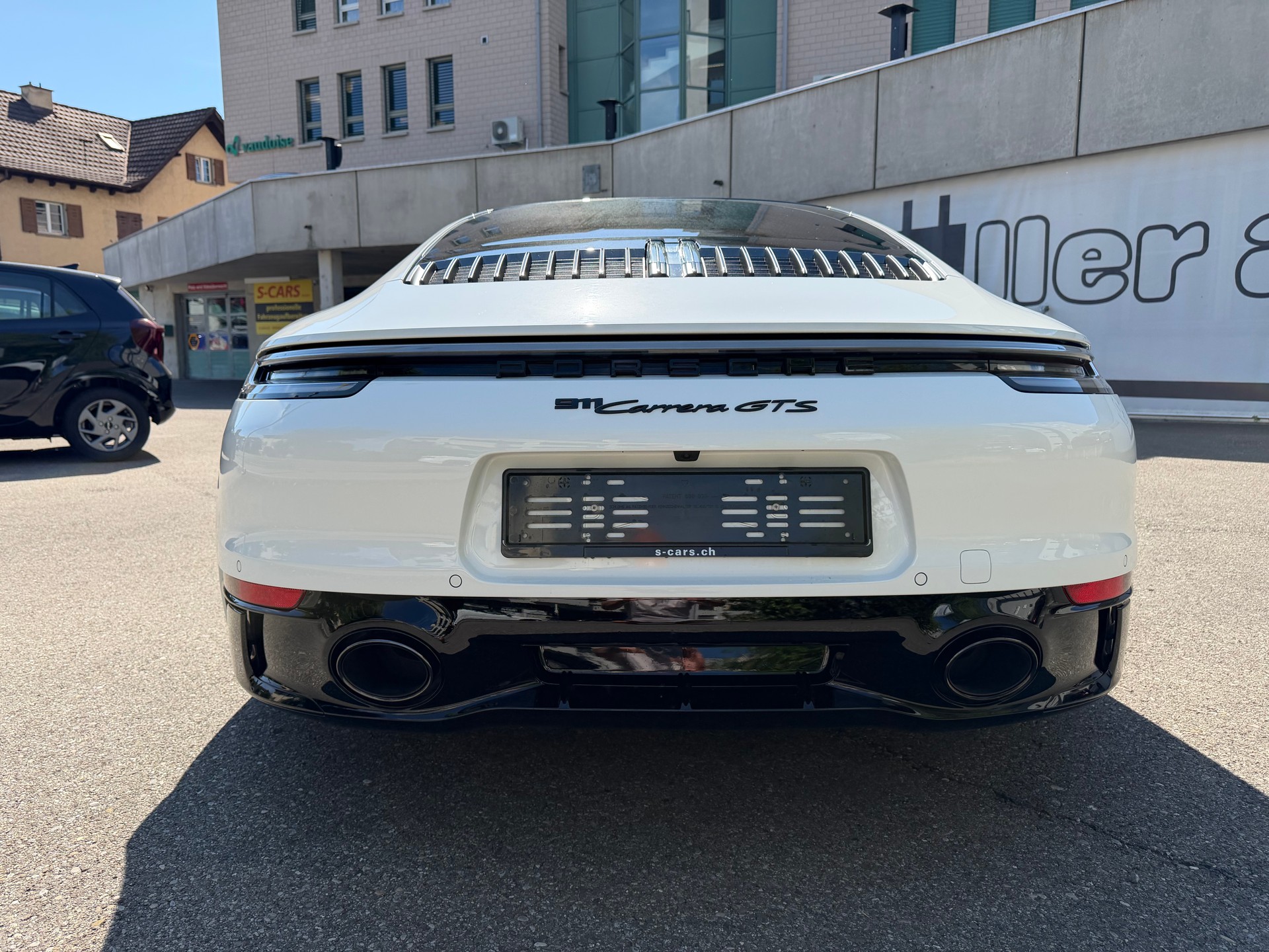 PORSCHE 911 Carrera GTS-image-19