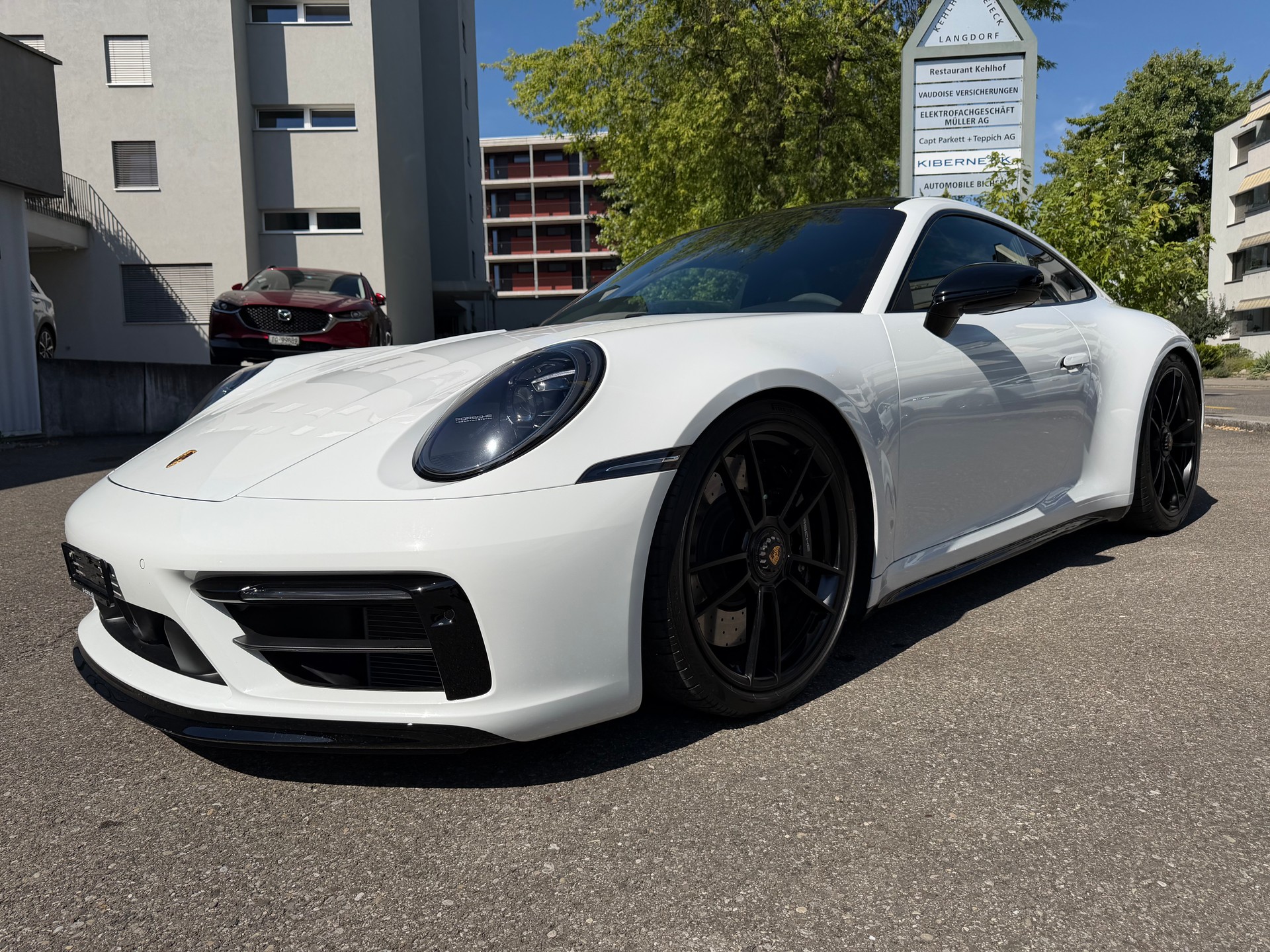 PORSCHE 911 Carrera GTS-image-18