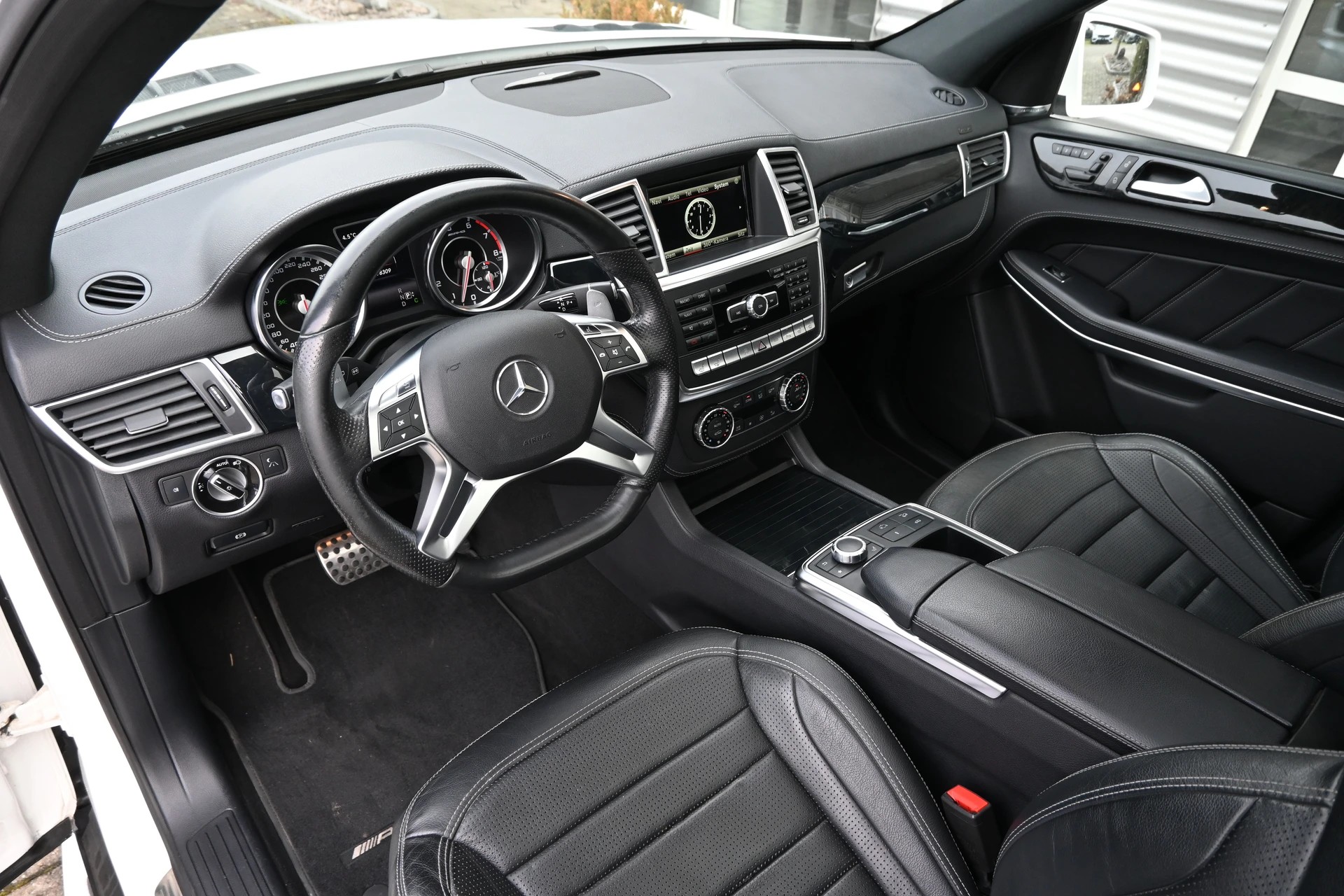 MERCEDES-BENZ GL 63 AMG 4Matic Speedshift Plus 7G-Tronic-image-9
